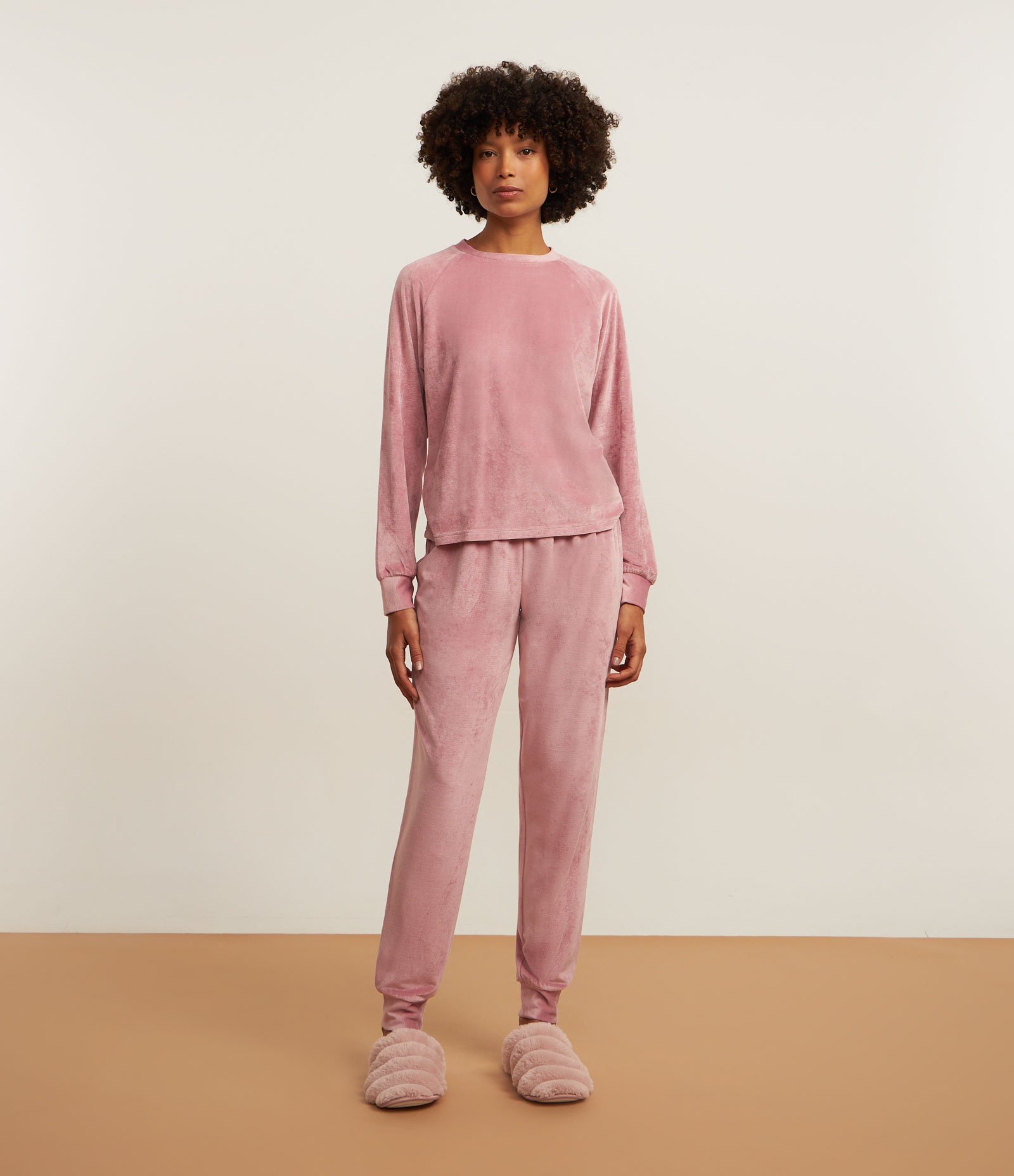 Pijama Longo em Plush com Punhos Ajustados 1