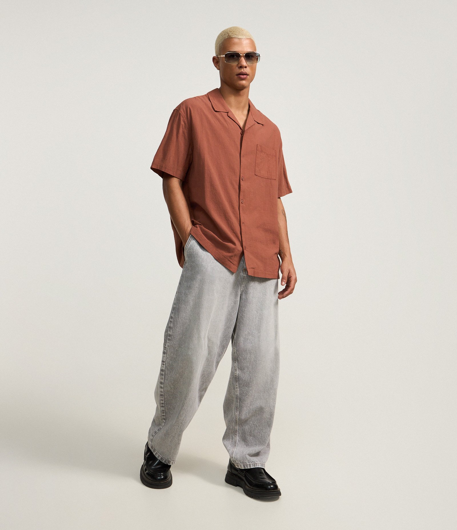 Camisa Relaxed em Tricoline com Textura Bowling Marrom 2