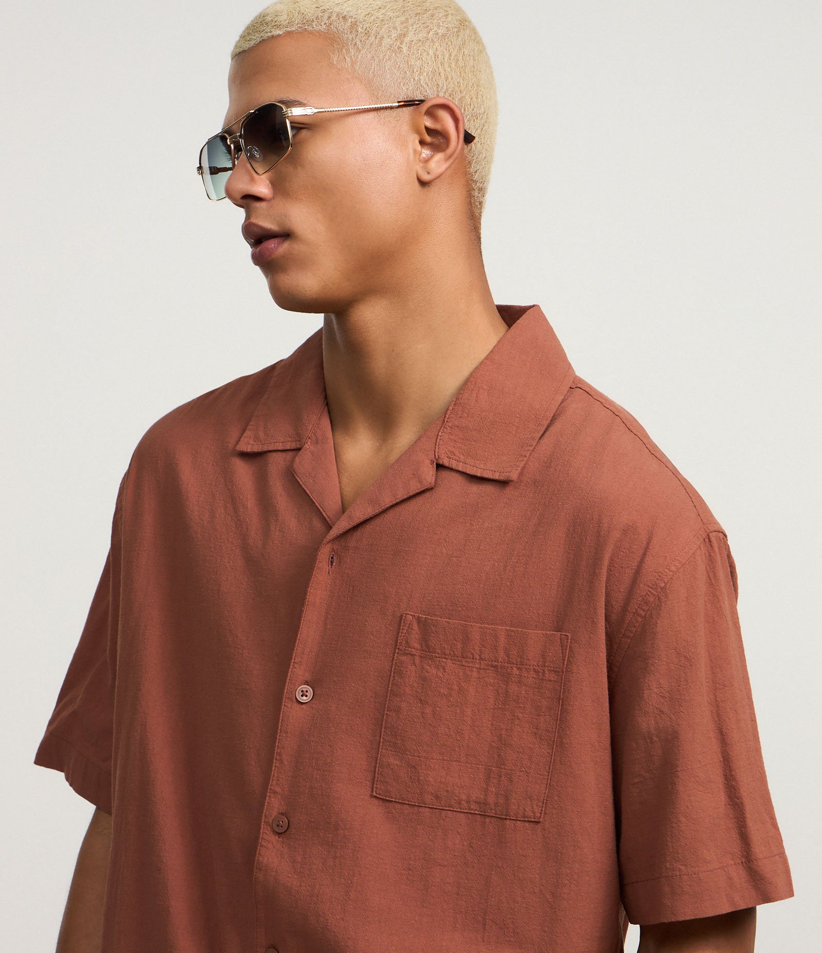 Camisa Relaxed em Tricoline com Textura Bowling Marrom 5