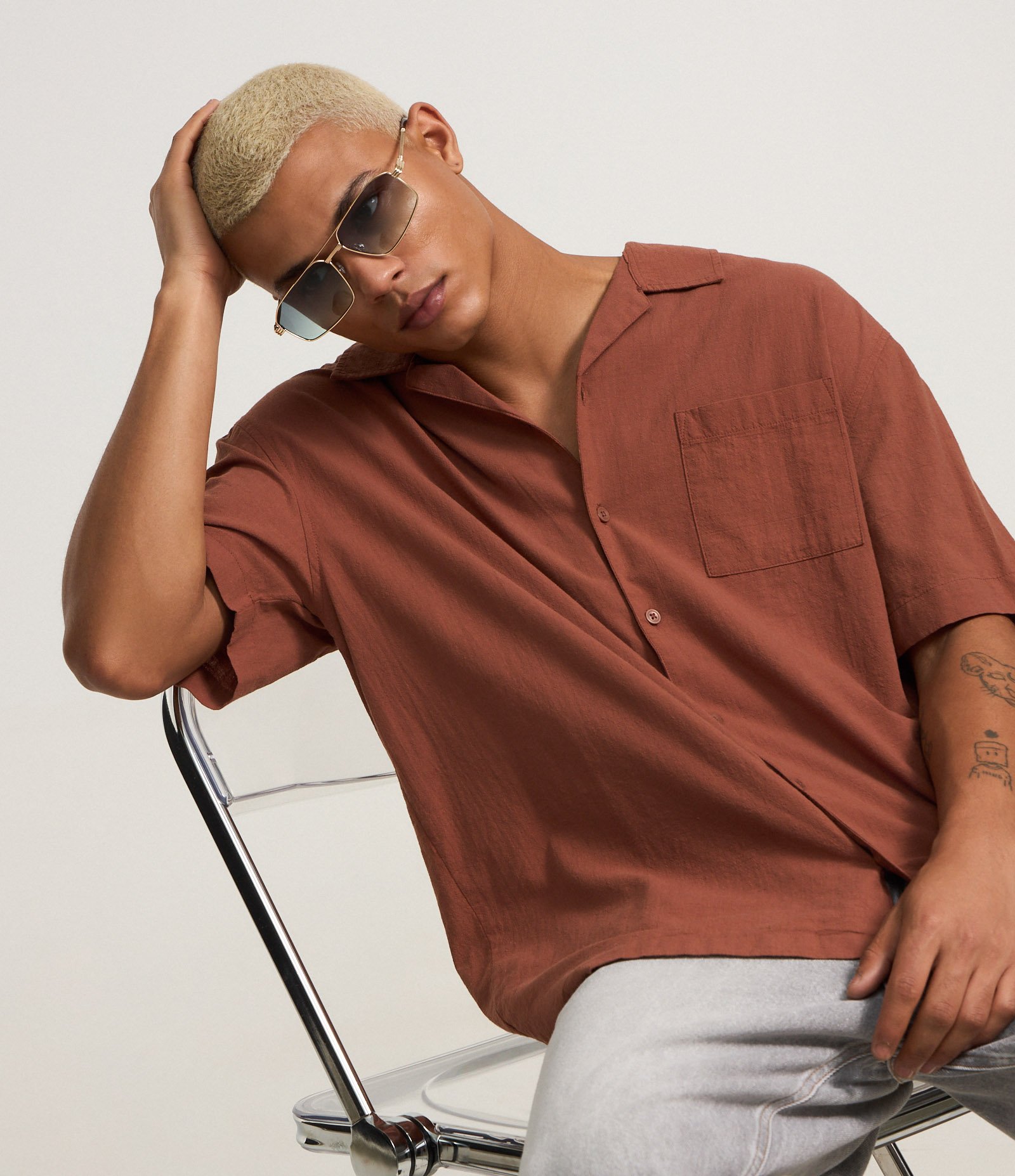 Camisa Relaxed em Tricoline com Textura Bowling Marrom 6