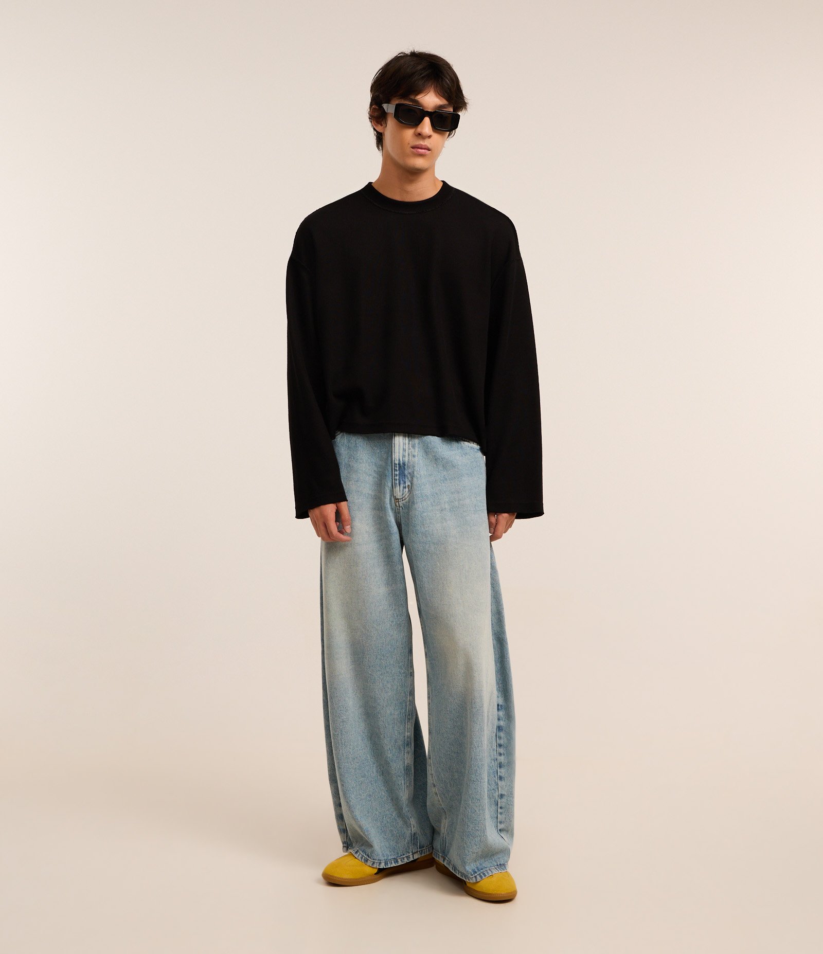 Camiseta Boxy em Algodão com Recortes em Relevo Preto 4