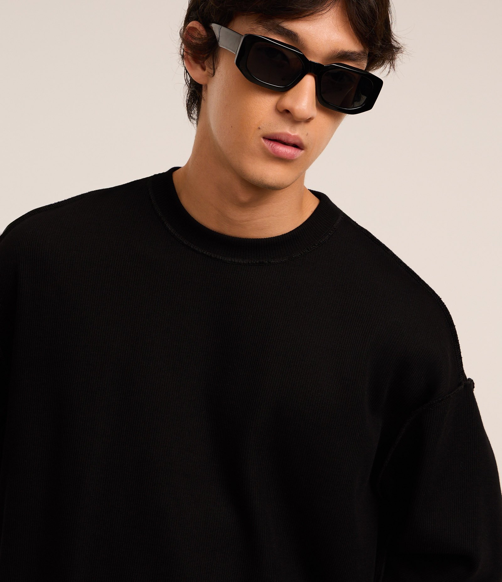 Camiseta Boxy em Algodão com Recortes em Relevo Preto 6