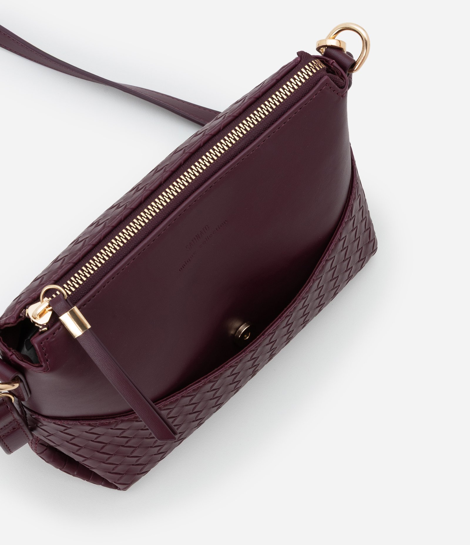 Bolsa Transversal Pequena em PU com Detalhe Texturizado Vinho 5