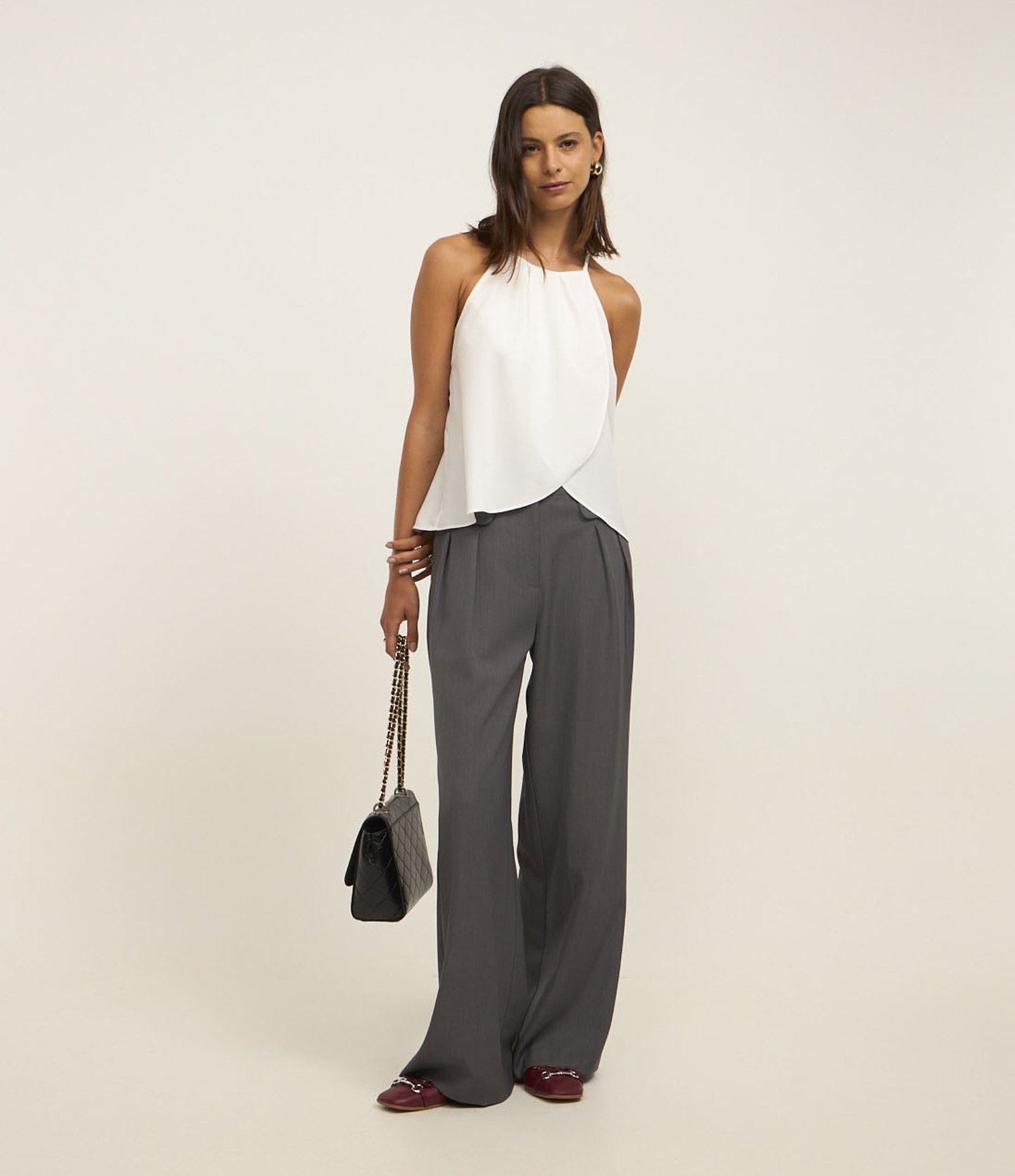 Blusa Sem Manga em Crepe com Gola Halter e Frontal Transpassada Branco 2