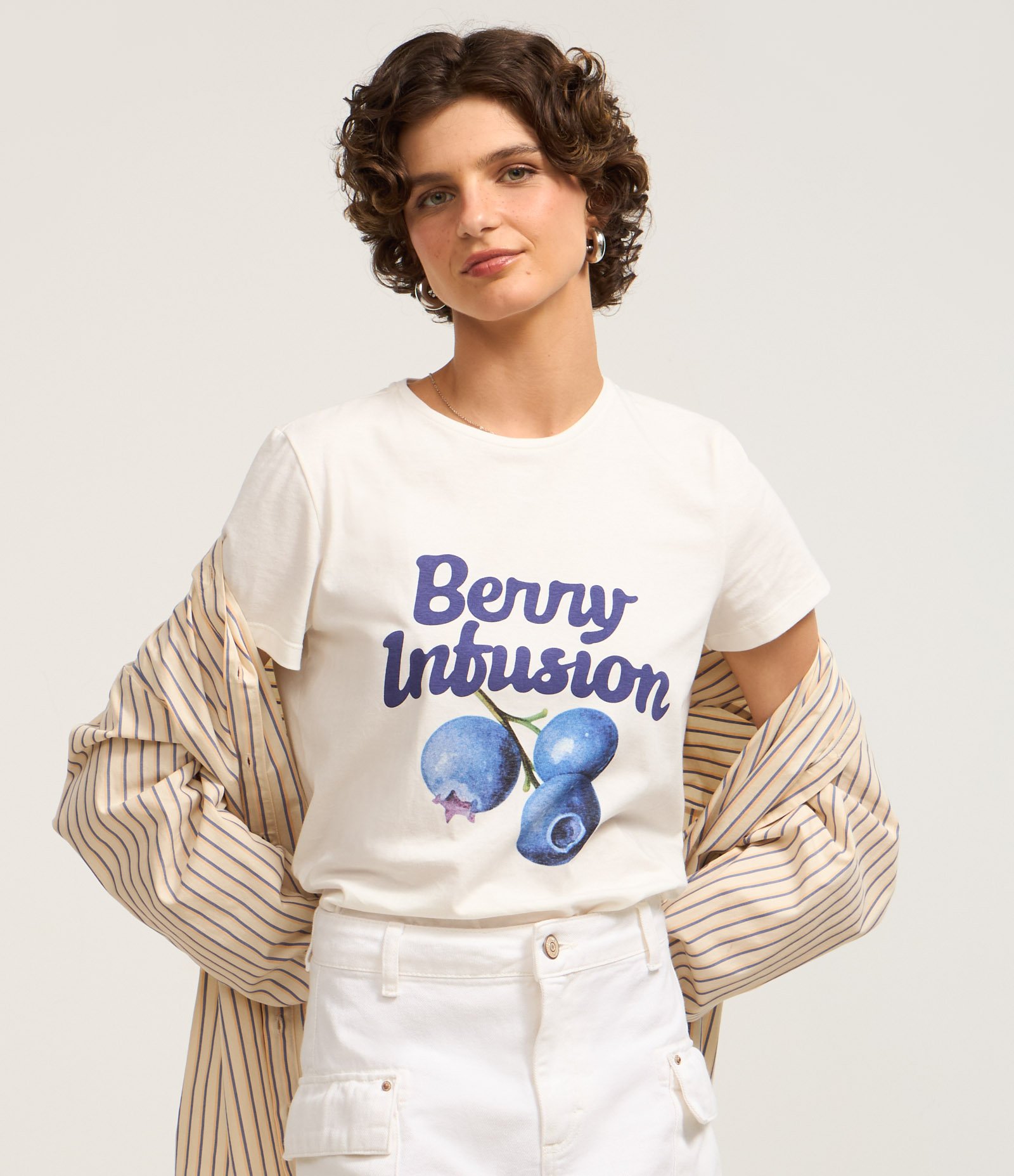Blusa em Algodão com Estampa Berry Infusion Branco 3