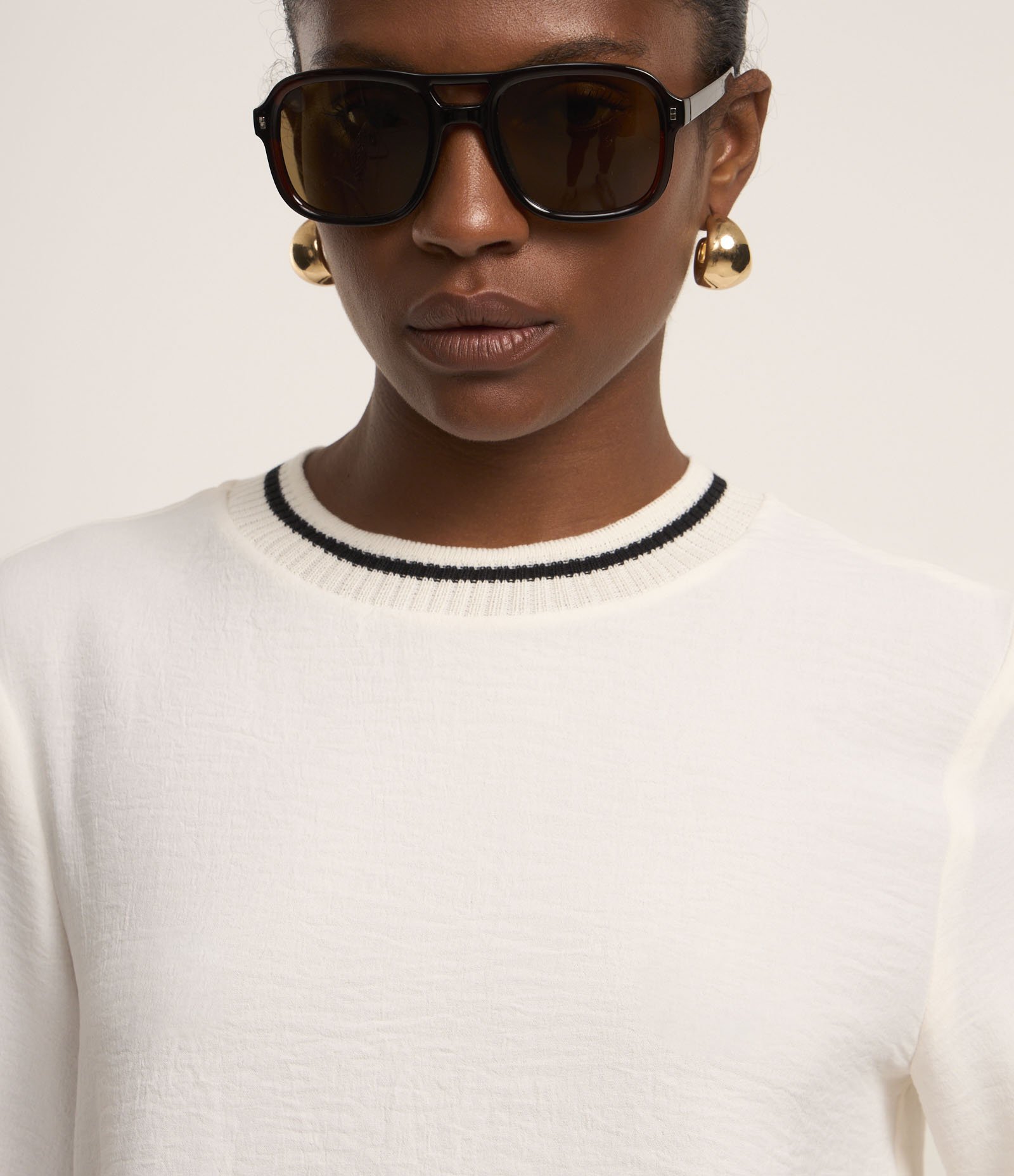 Blusa Manga Curta em Airflow com Detalhe Contrastante na Gola Branco 3