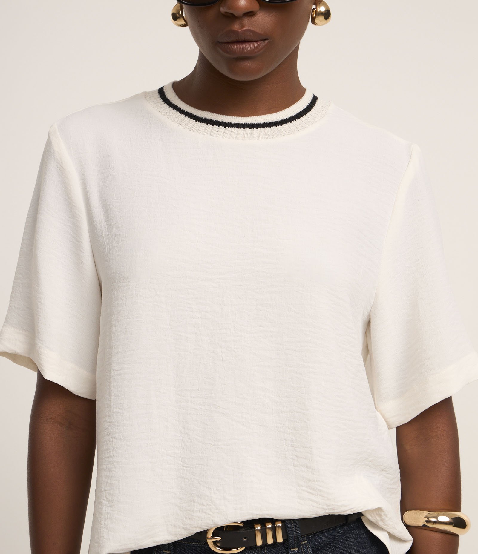 Blusa Manga Curta em Airflow com Detalhe Contrastante na Gola Branco 4