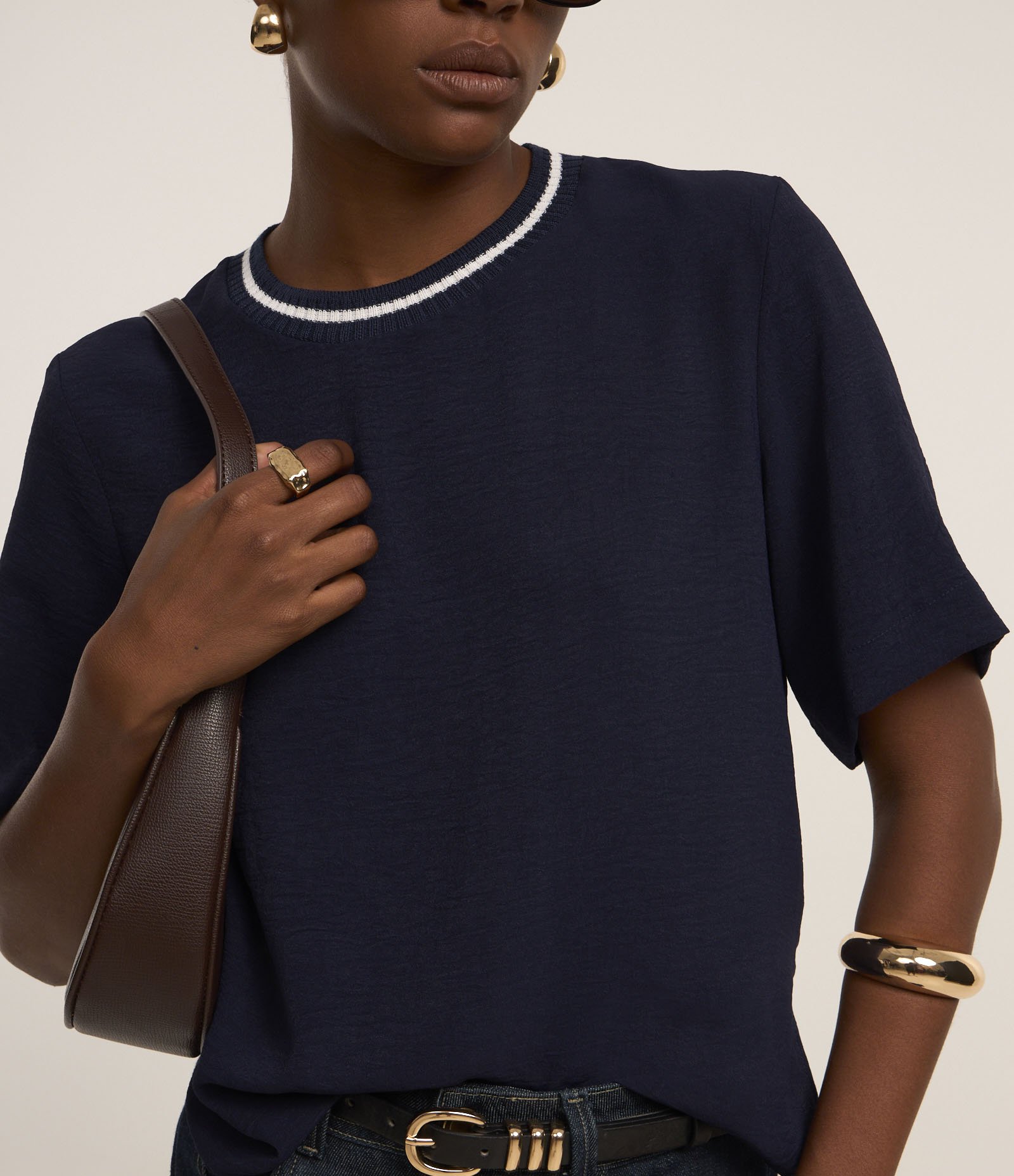 Blusa Manga Curta em Airflow com Detalhe Contrastante na Gola Azul 4