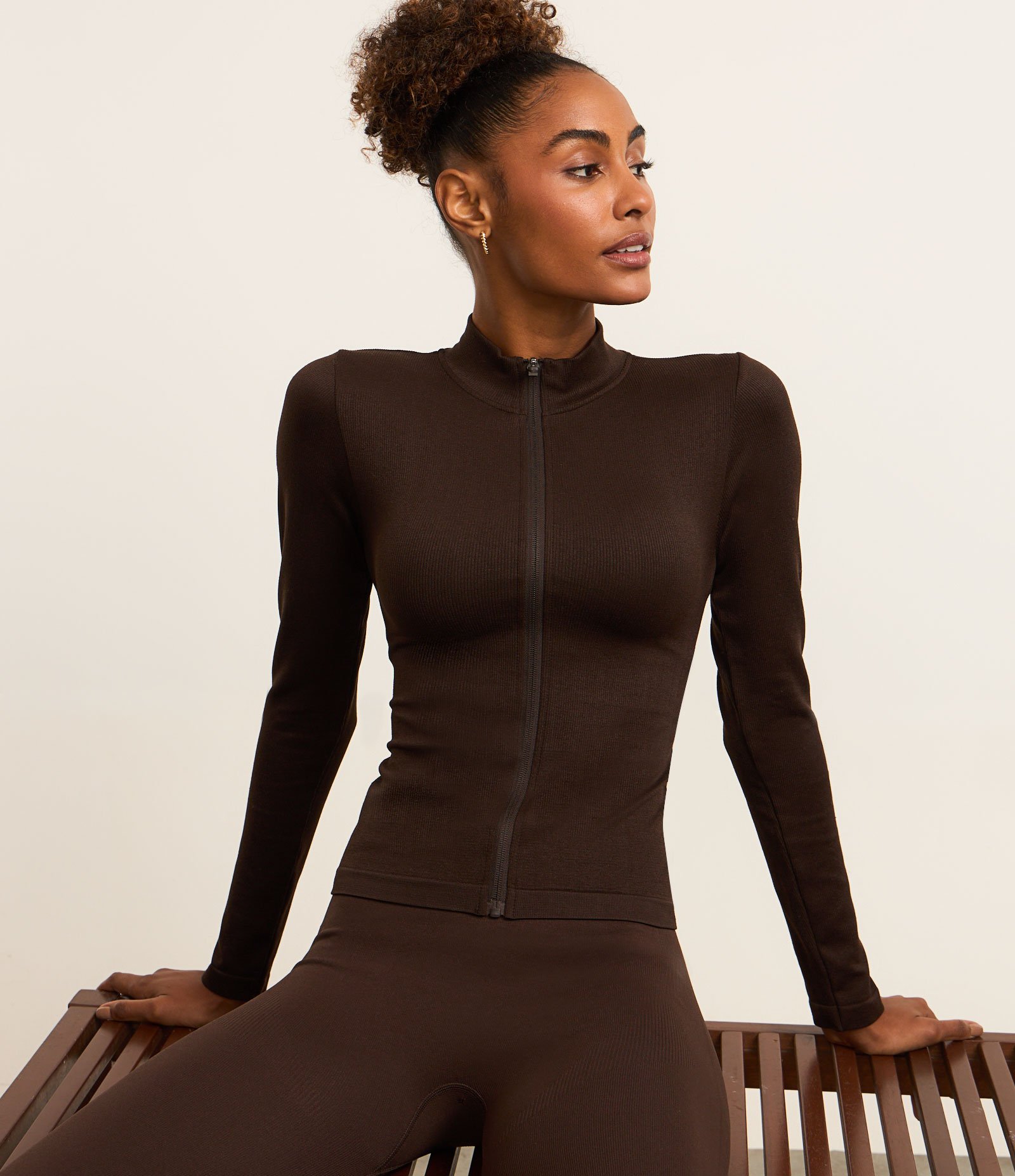 Jaqueta Esportiva Seamless com Golinha Alta Marrom 1