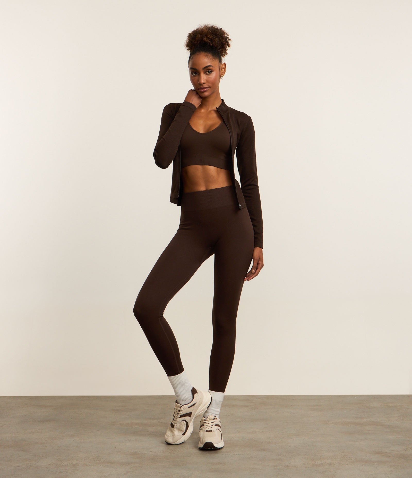 Jaqueta Esportiva Seamless com Golinha Alta Marrom 3