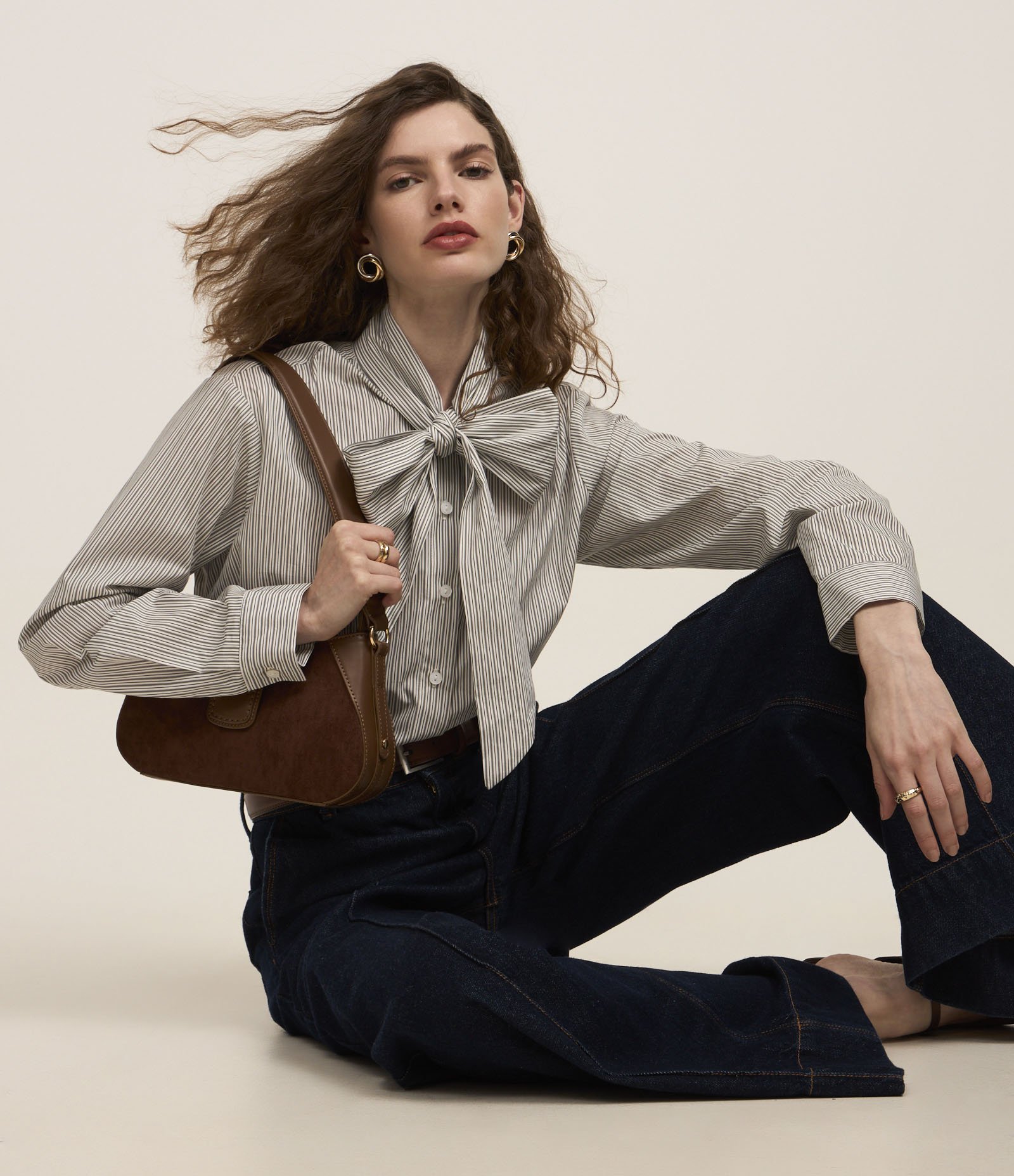 Camisa Boho em Tricoline com Gola Laço e Listras de Fio Tinto Cinza/Branco 3