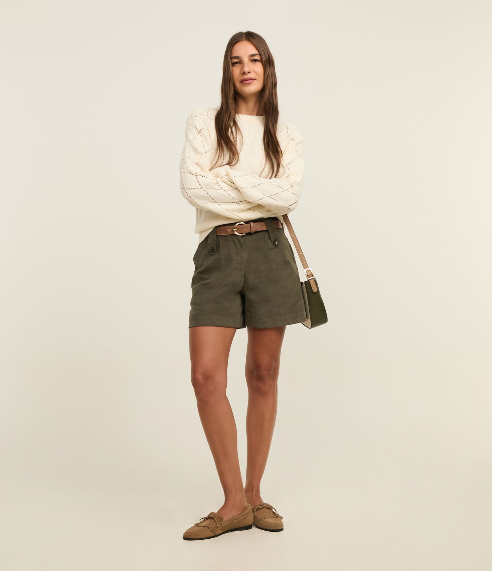 Suéter em Tricô com Bordado Floral e Entremeios na Manga Bege 3