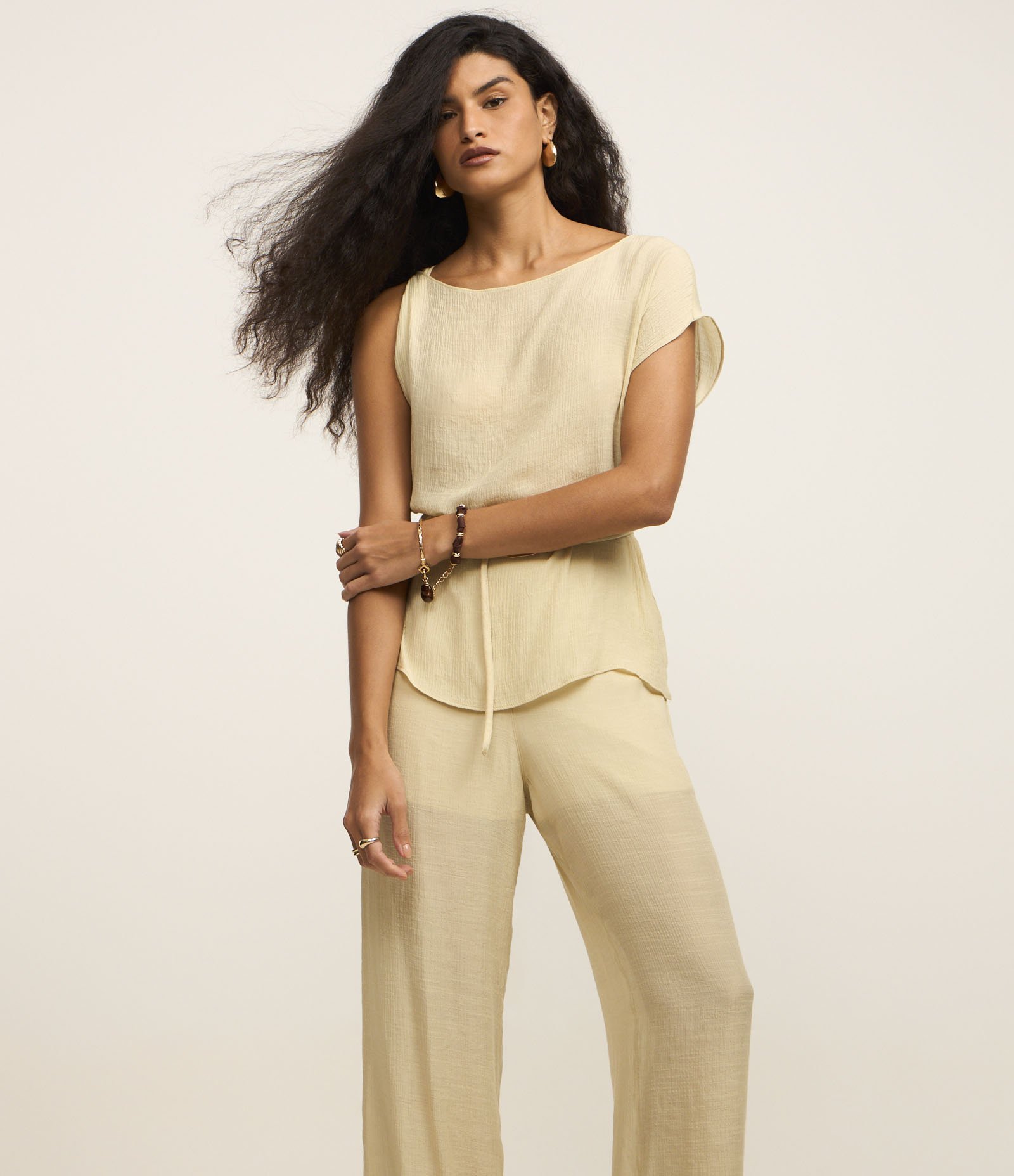 Calça Pantalona Cintura Alta em Viscose com Elástico no Cós Creme 2