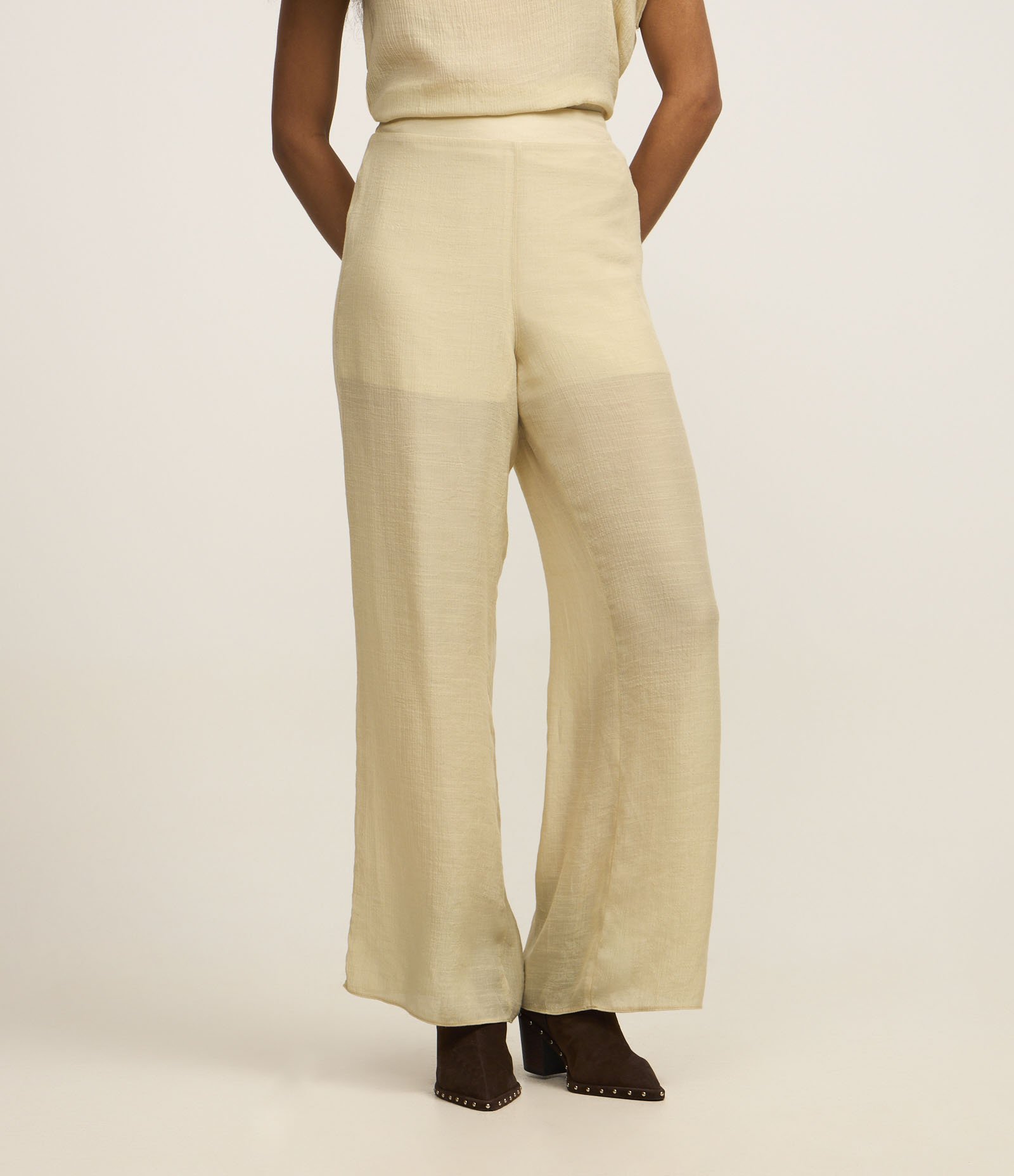 Calça Pantalona Cintura Alta em Viscose com Elástico no Cós Creme 3