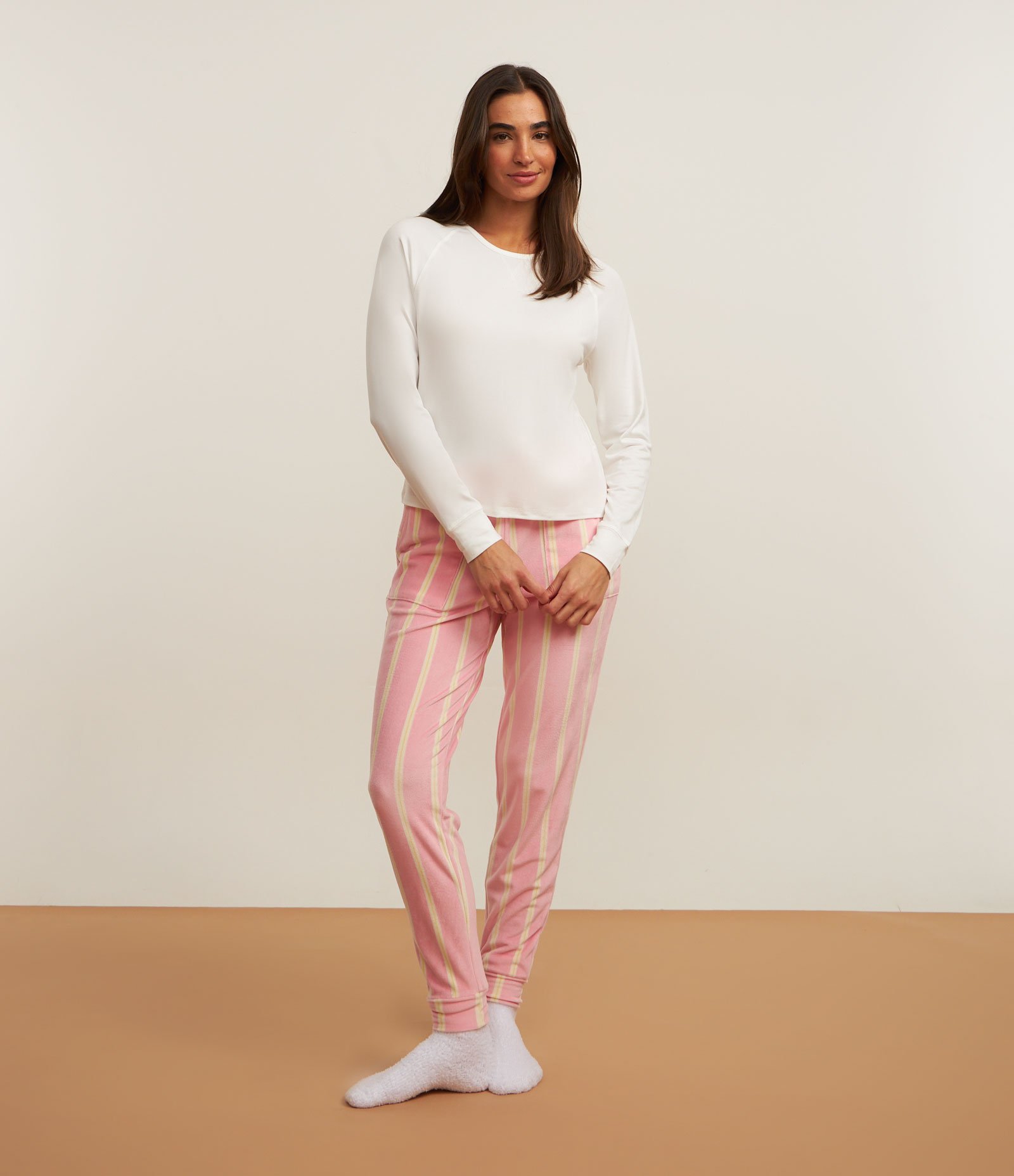 Pijama Longo em Plush com Estampa Listras Branco/ Rosa 1