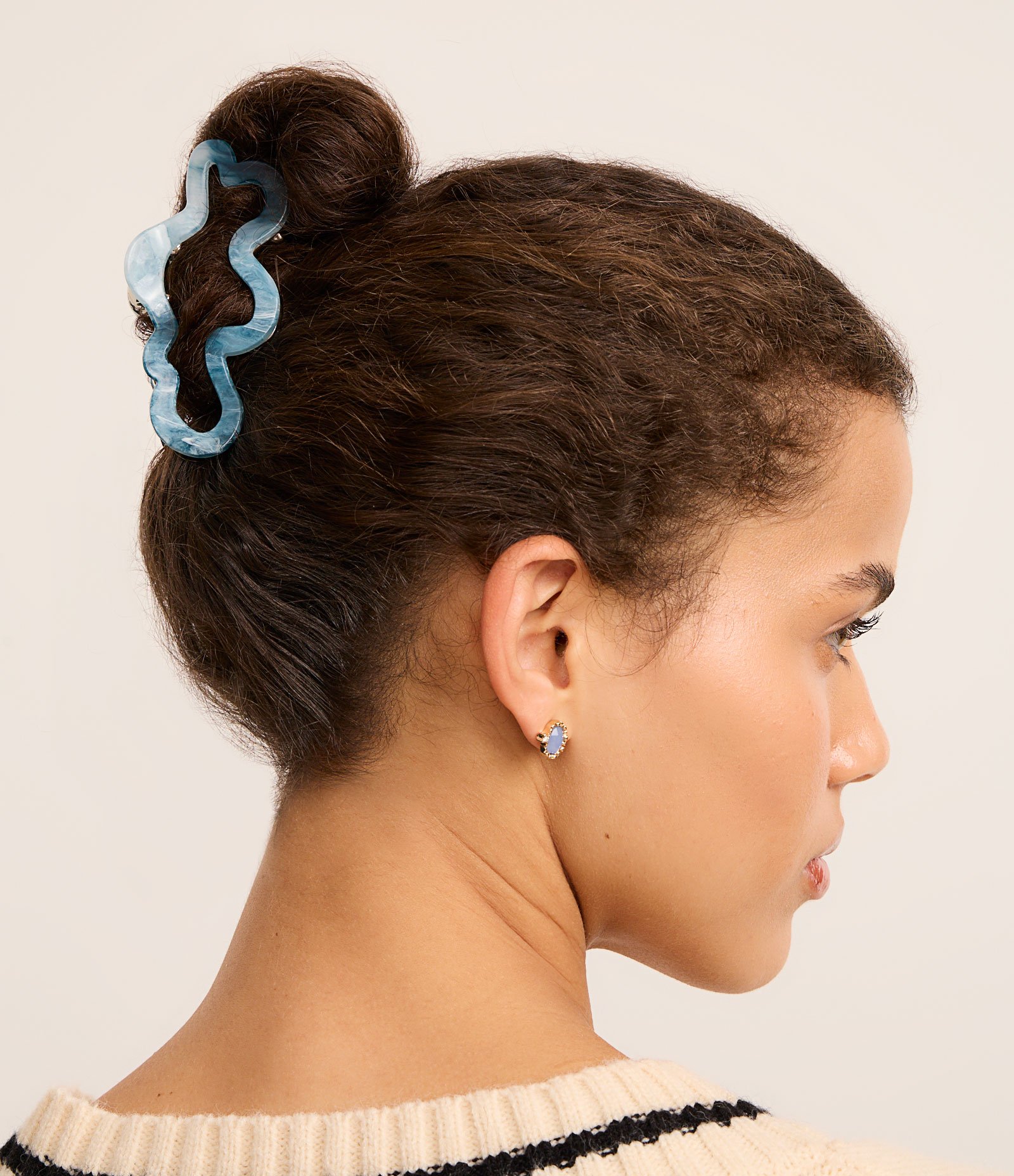 Piranha de Cabelo com Formato Orgânico Vazado Marmorizado Azul 1