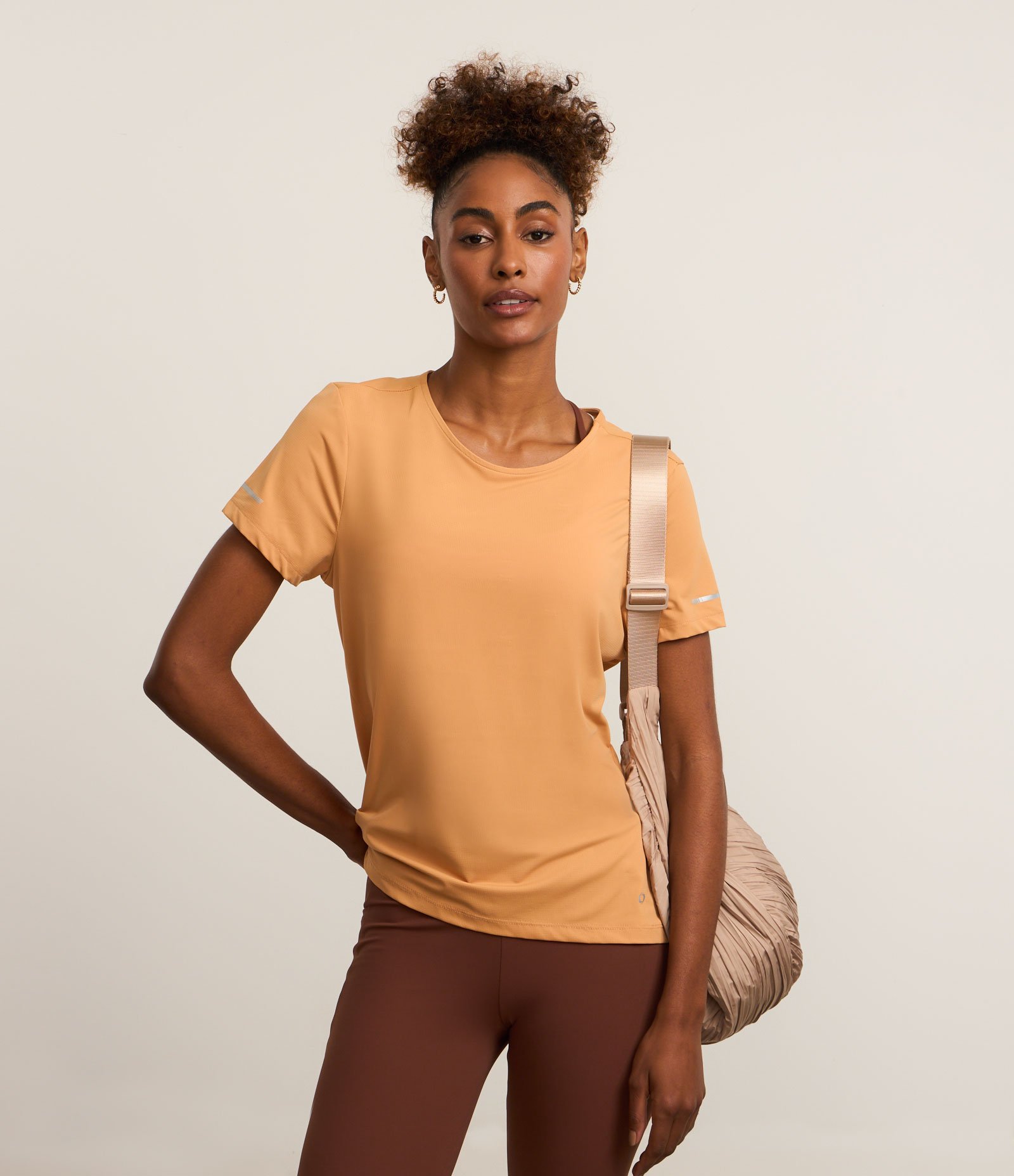 Camiseta Esportiva Regular Texturizada com Detalhe Refletivo Laranja 1