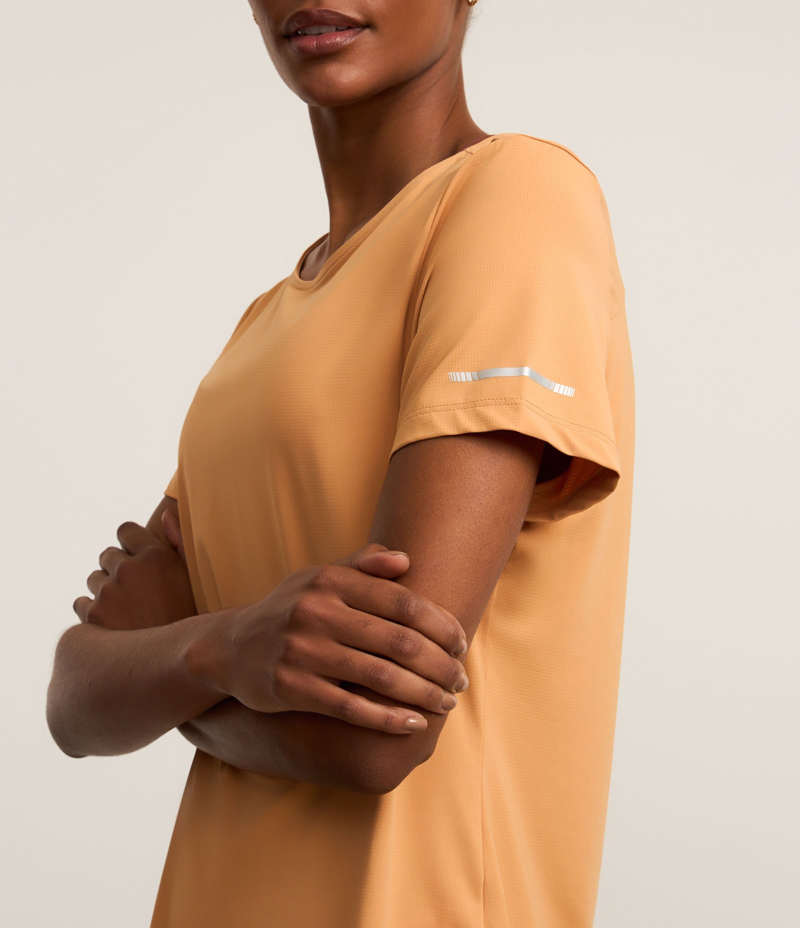 Camiseta Esportiva Regular Texturizada com Detalhe Refletivo Laranja 4