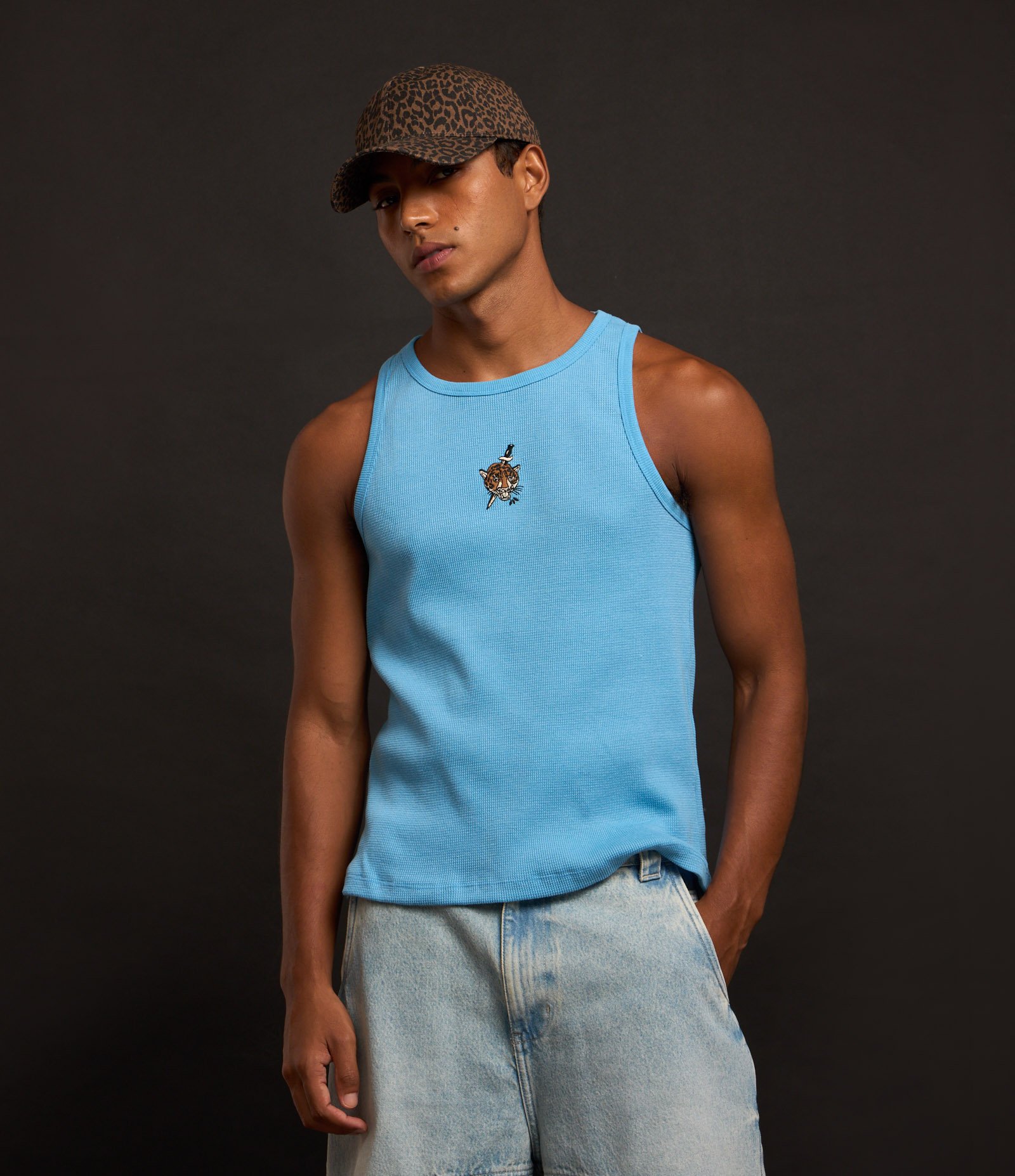 Regata em Ribana com Bordado de Tigre com Faca Azul 8