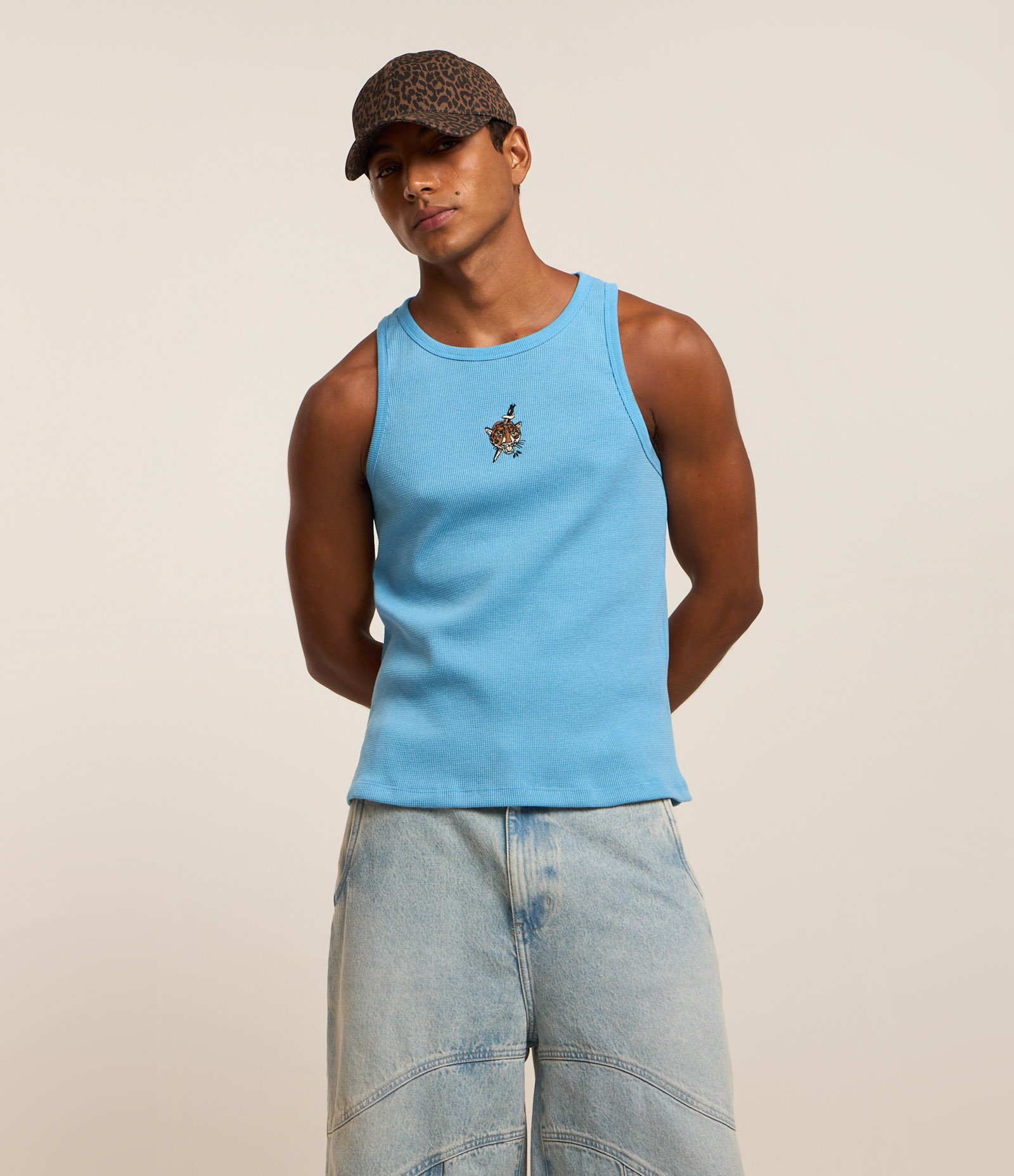 Regata em Ribana com Bordado de Tigre com Faca Azul 1