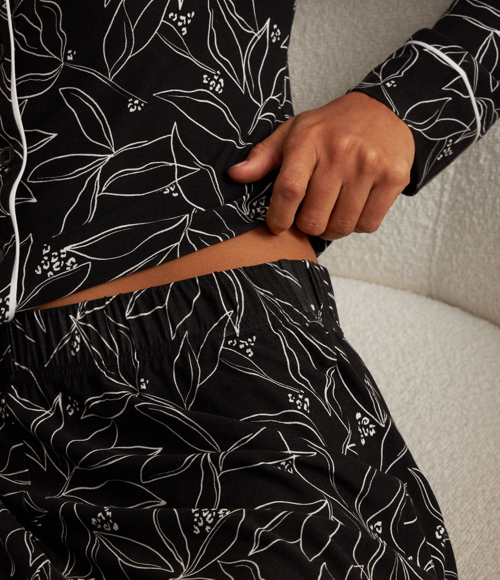 Pijama Americano Longo em Peach Touch Estampado de Folhagens Preto 3