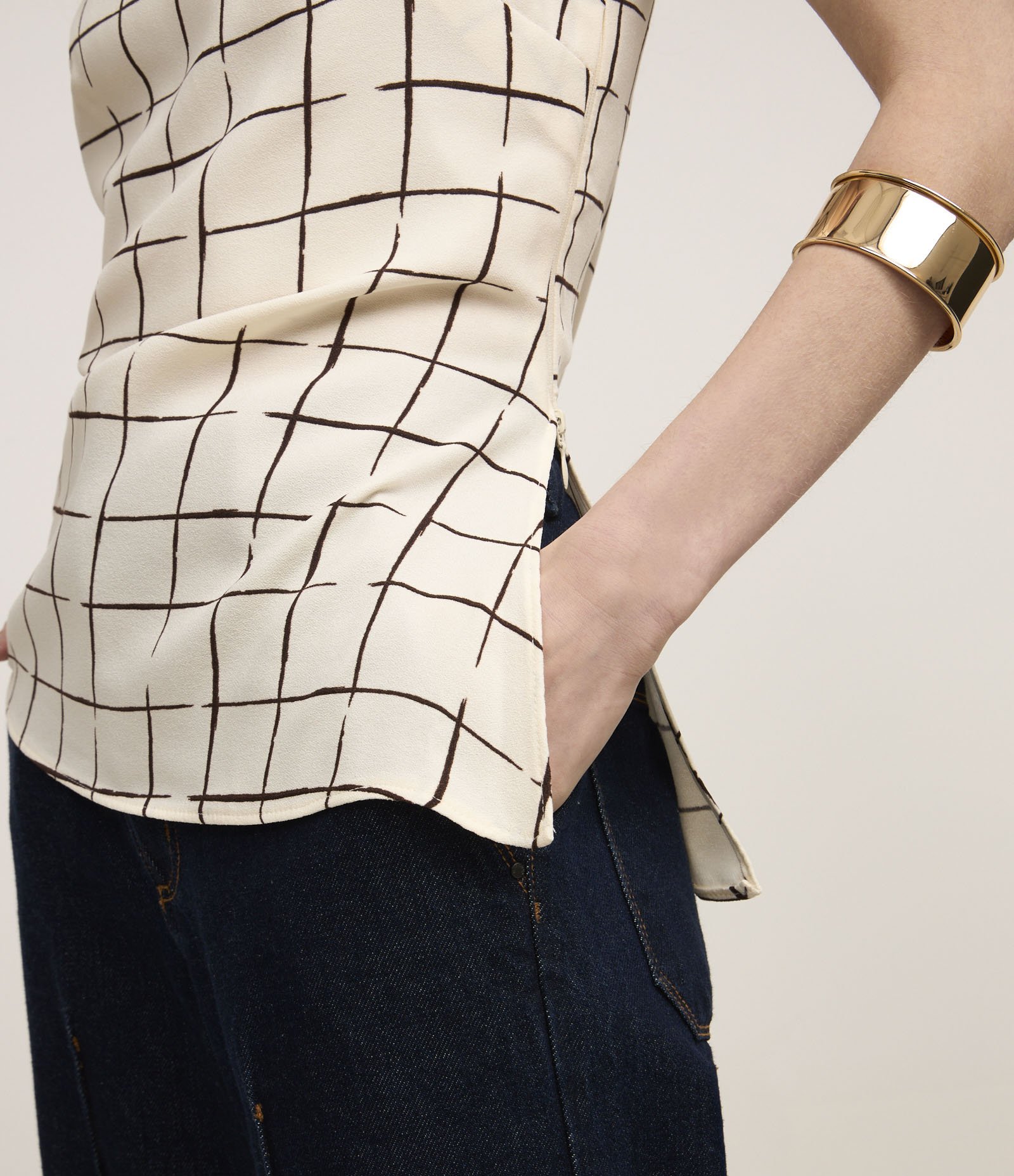 Blusa em Crepe com Estampa Xadrez Grid Off White 3