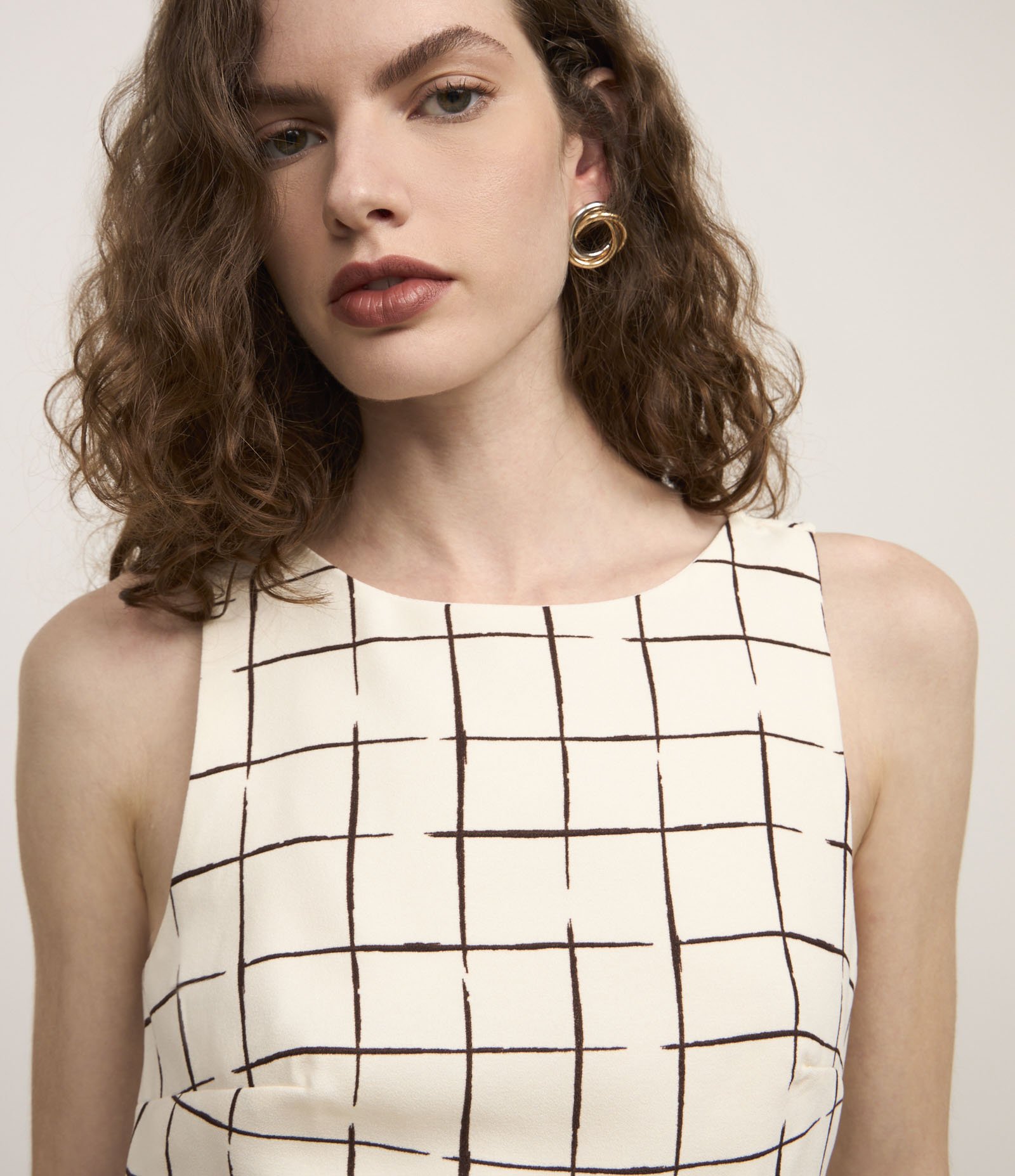Blusa em Crepe com Estampa Xadrez Grid Off White 4