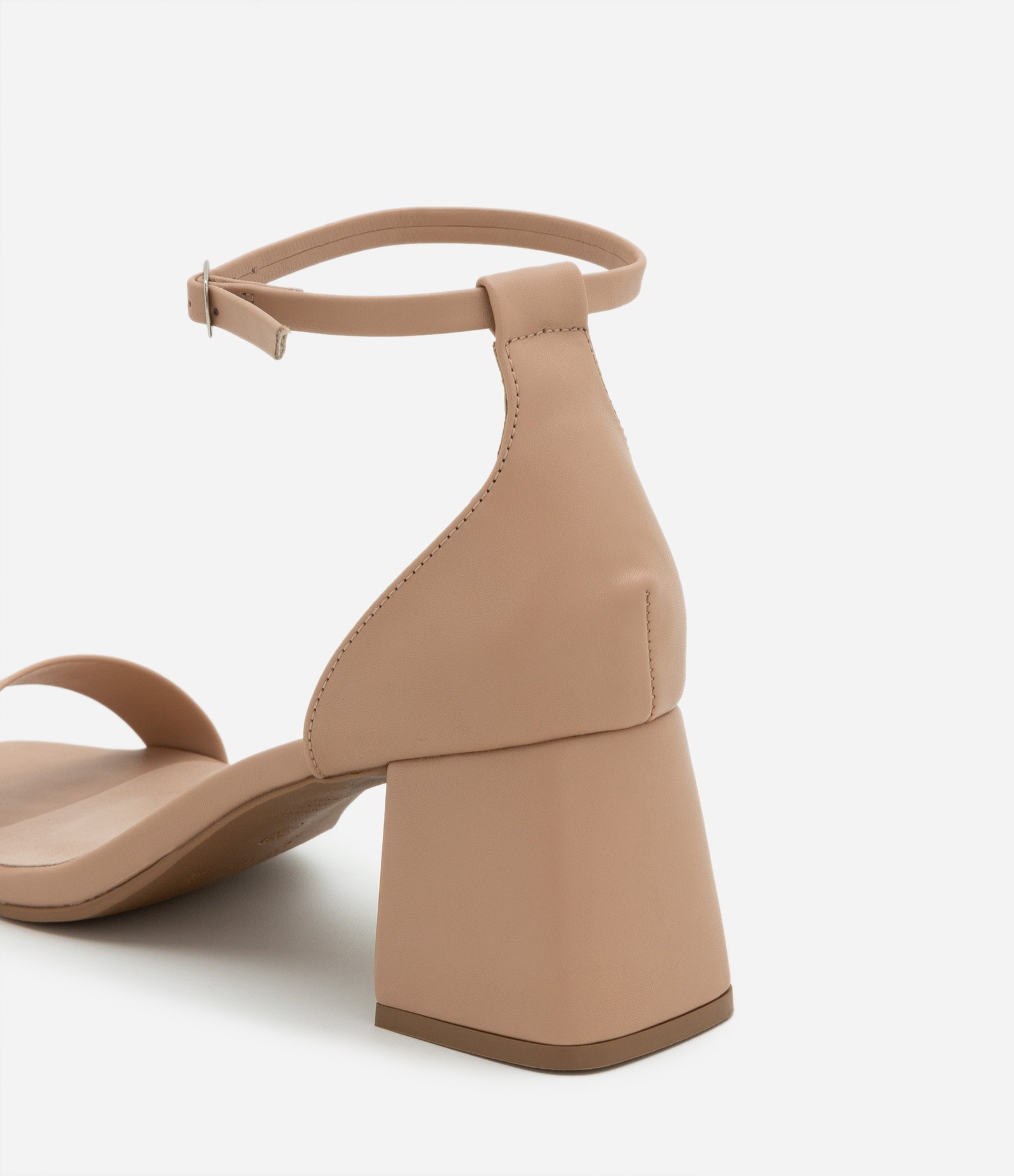 Sandália Básica com Bico Quadrado e Salto Bloco 4