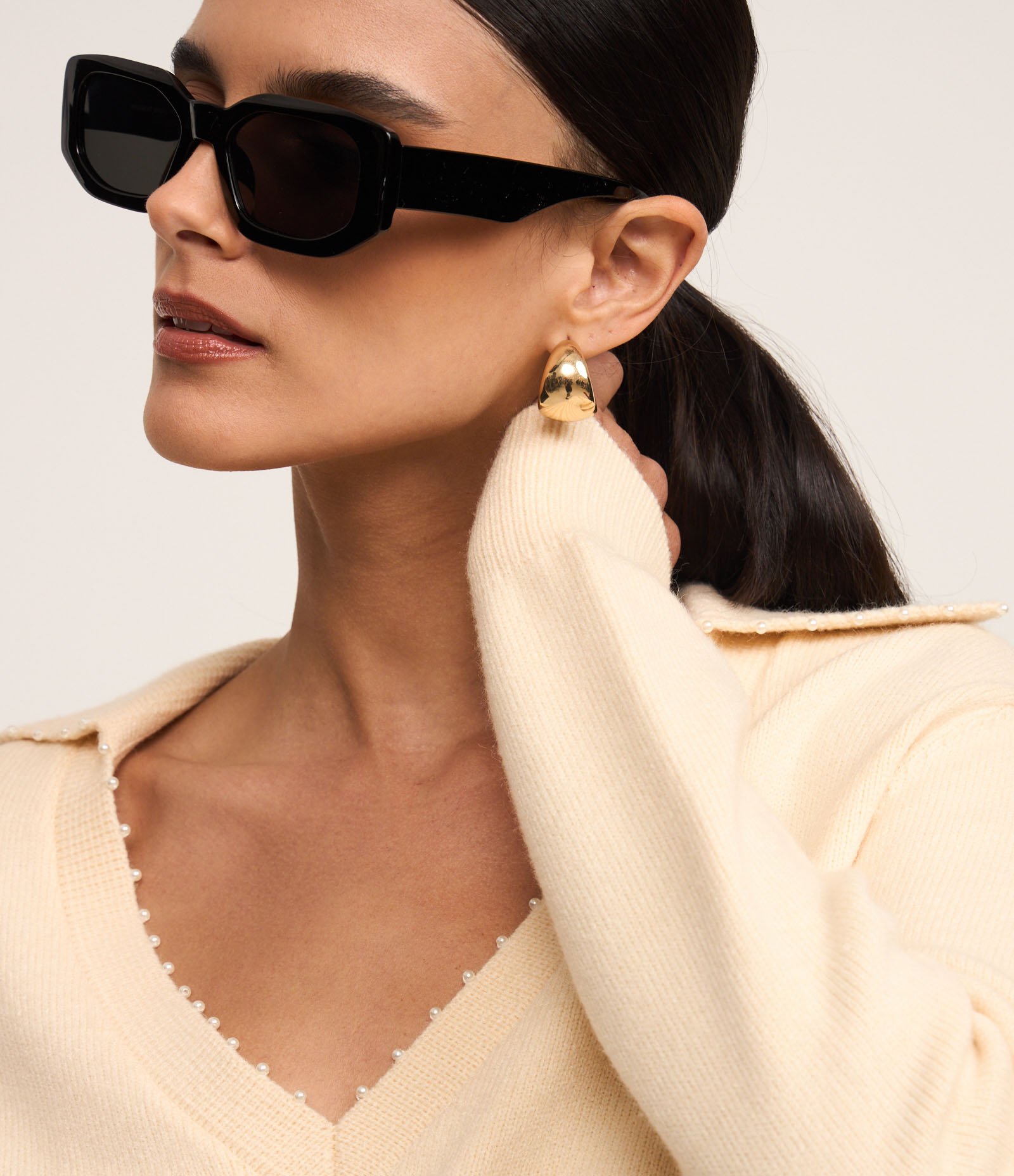 Suéter em Tricô com Pérolas na Gola Polo Bege 3