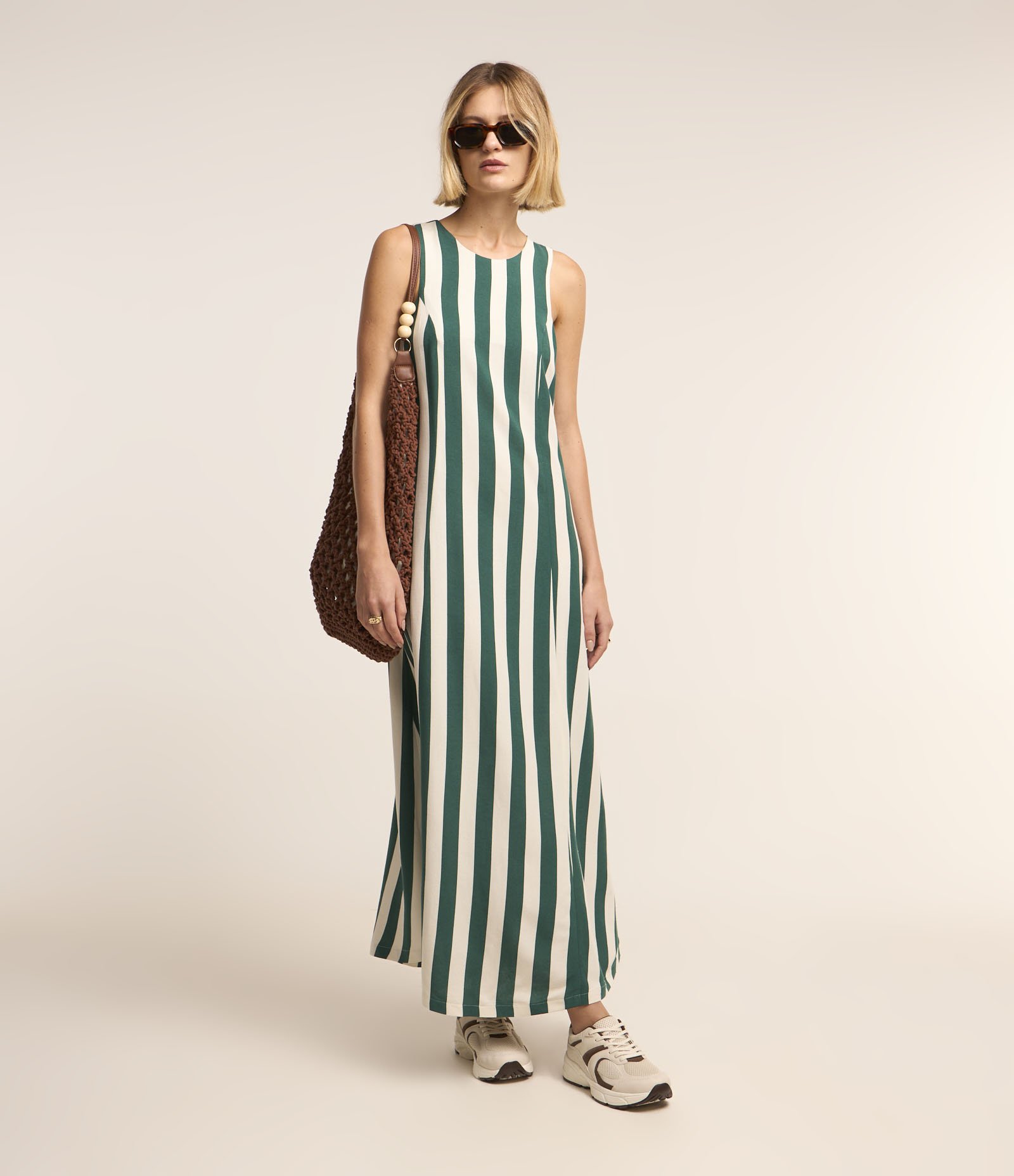 Vestido Evasê Midi Sem Manga em Viscolinho Listrado Verde 1