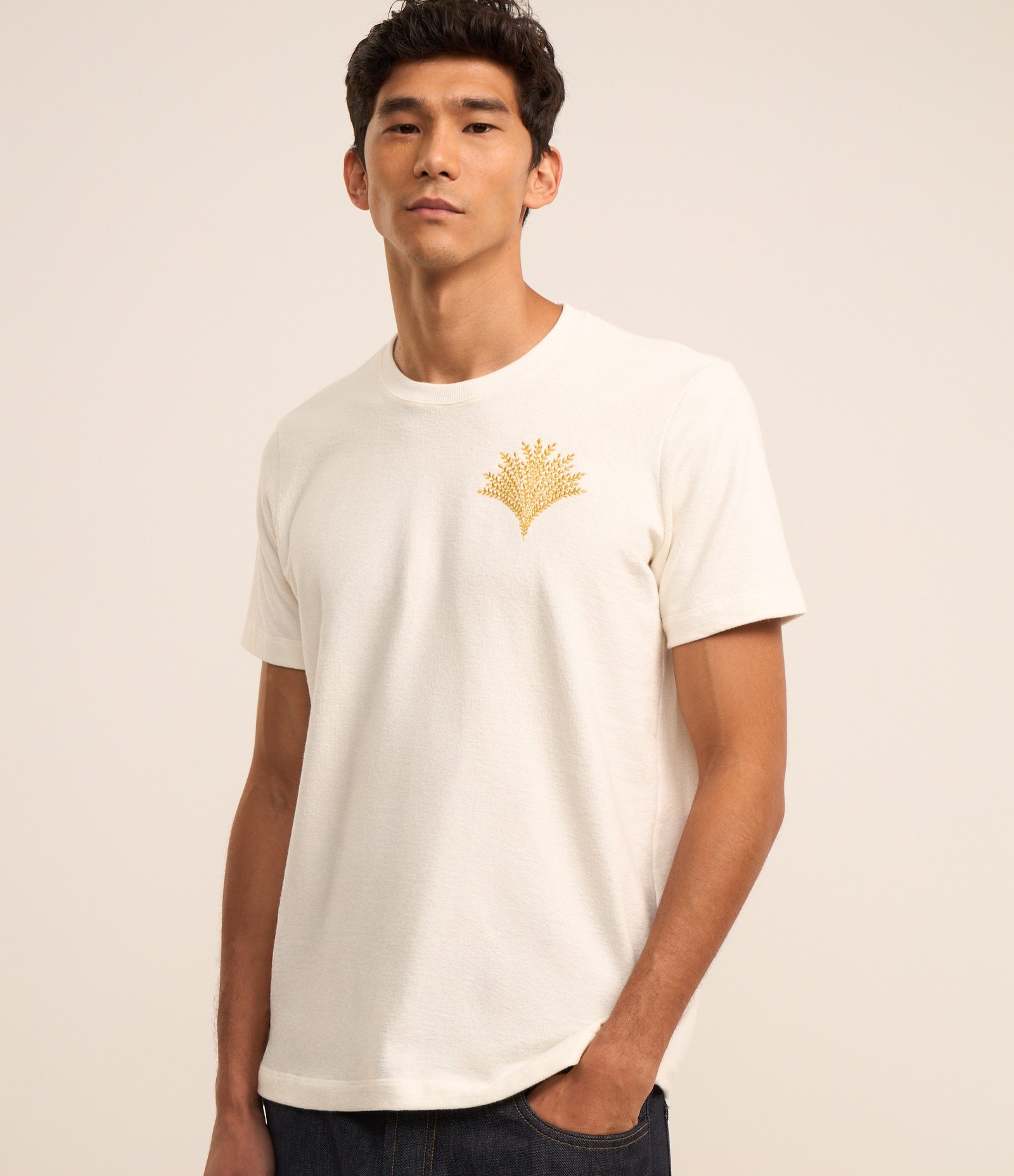 Camiseta Regular em Algodão com Estampa Bordada Branco 1
