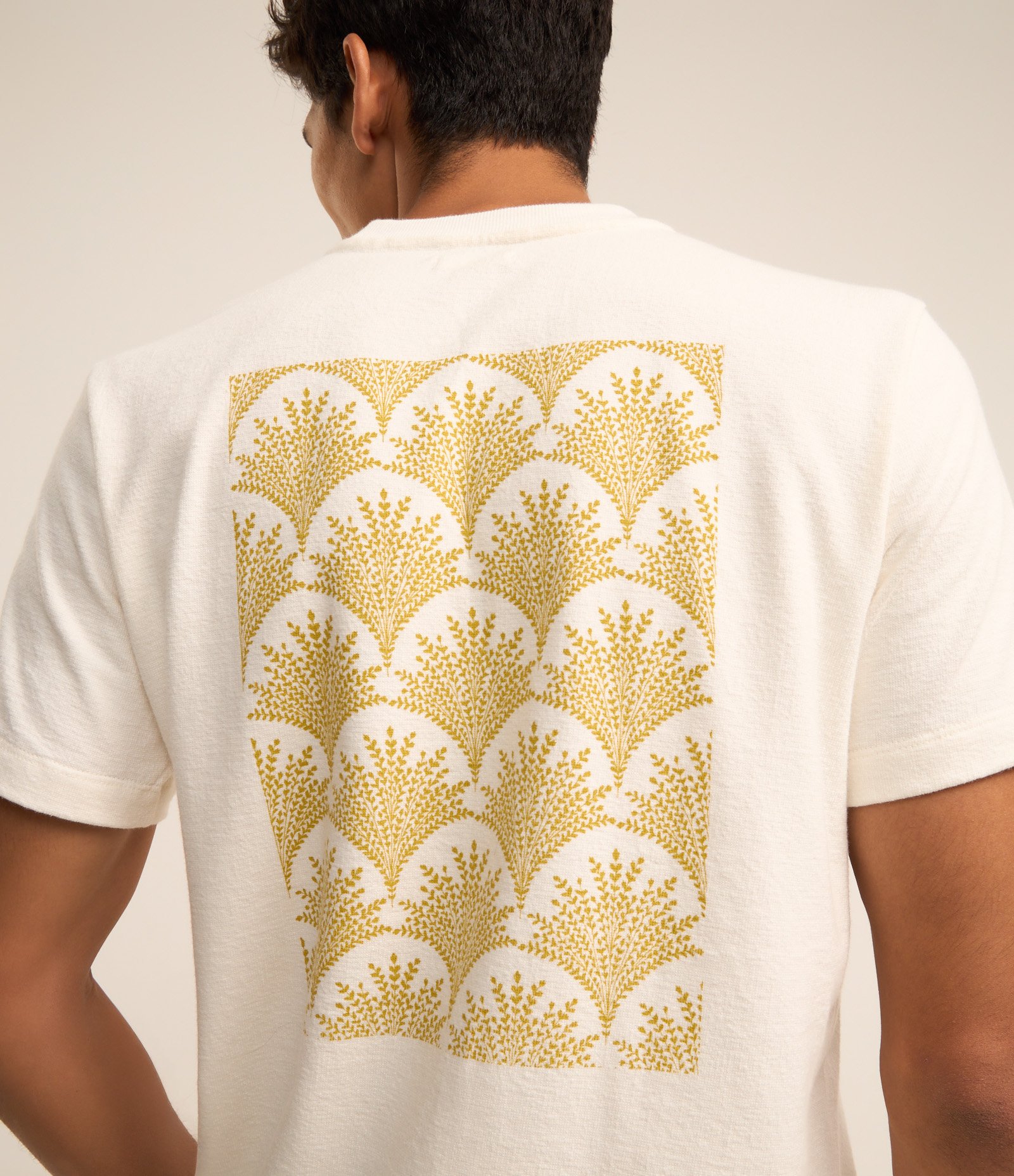 Camiseta Regular em Algodão com Estampa Bordada Branco 3