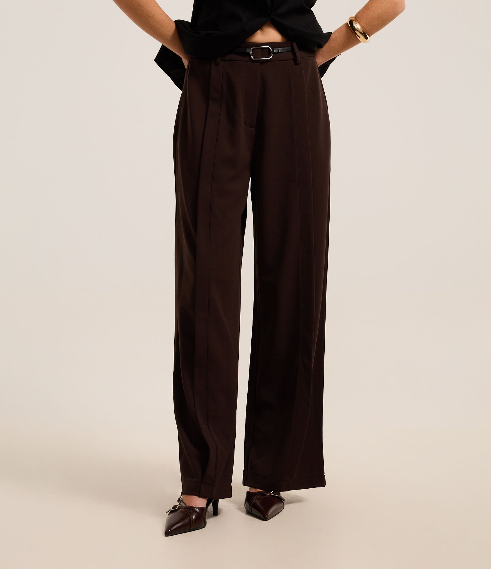 Calça Reta em Crepe com Cinto Fivela Marrom 3