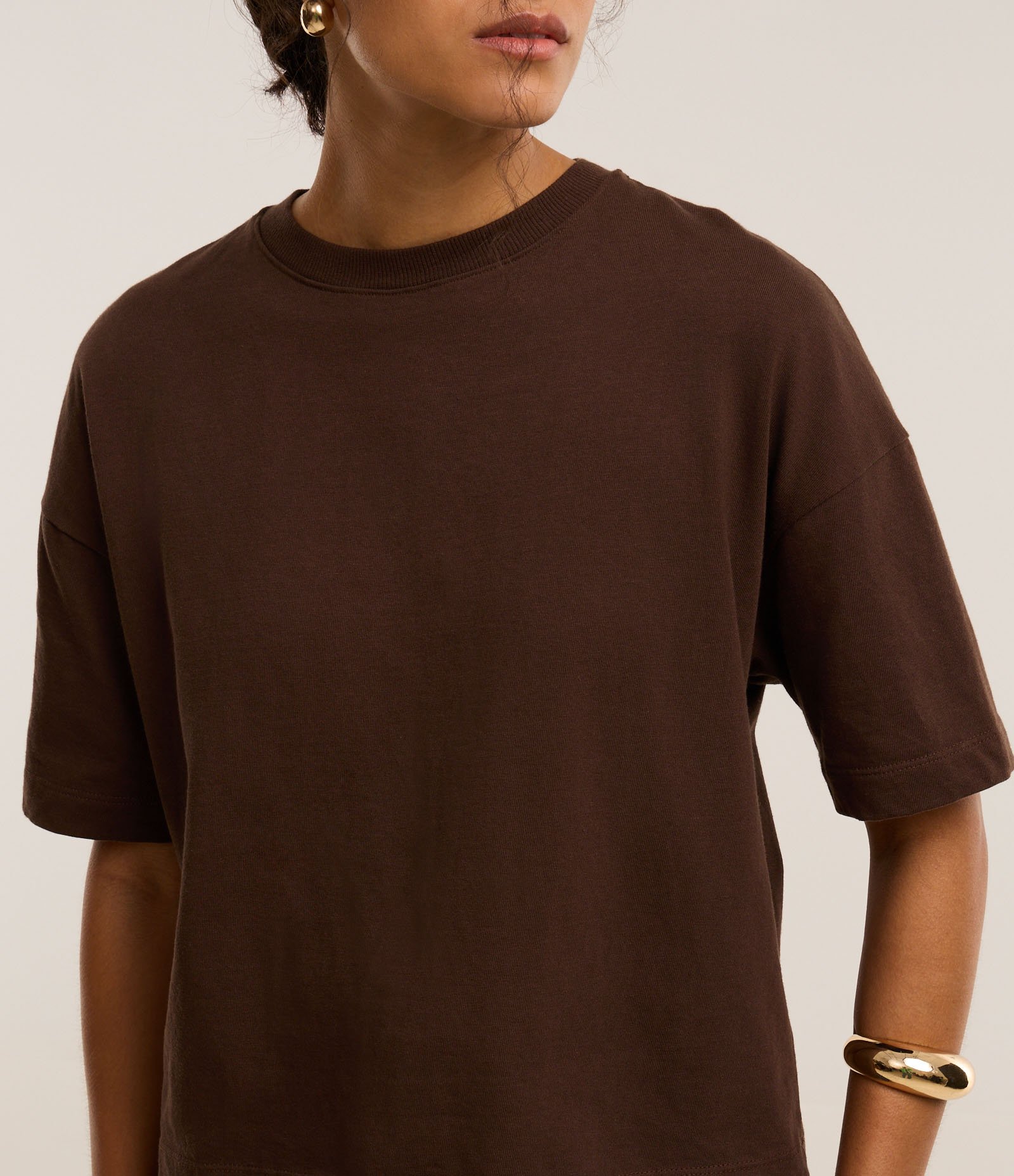 Blusa Oversized Básica em Malhão com Manga Curta Marrom 4