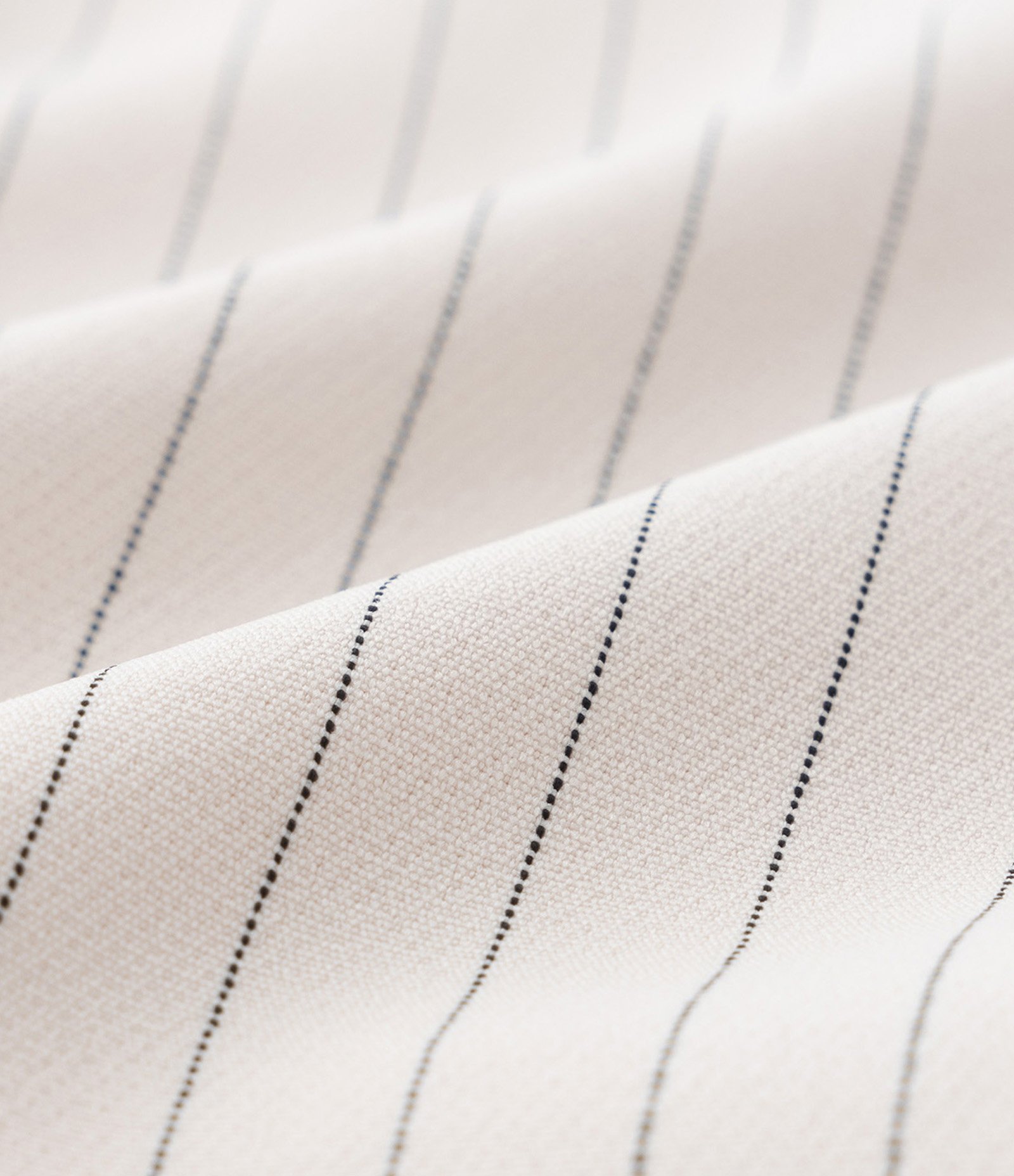 Top Cropped Alfaiataria Risca de Giz Curve e Plus Size Off White 7