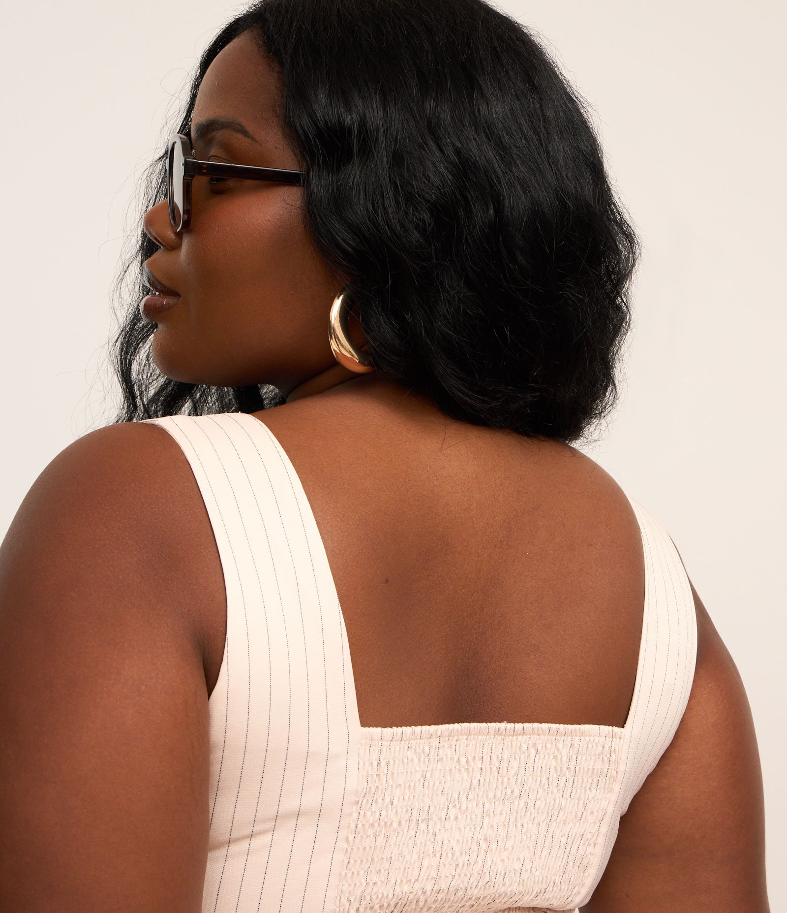 Top Cropped Alfaiataria Risca de Giz Curve e Plus Size Off White 3