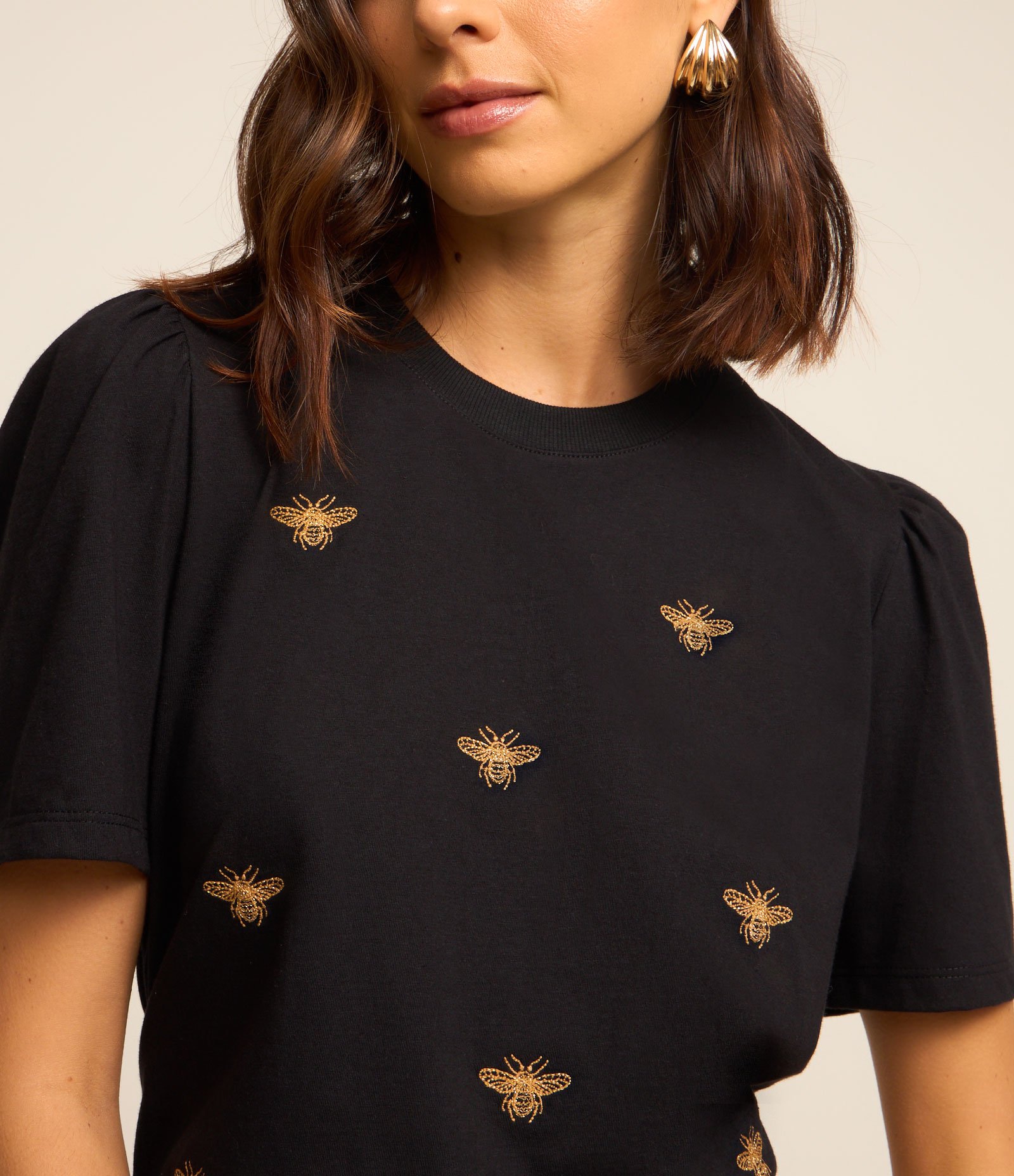 Blusa Slim em Algodão com Bordado de Abelhas Preto 4