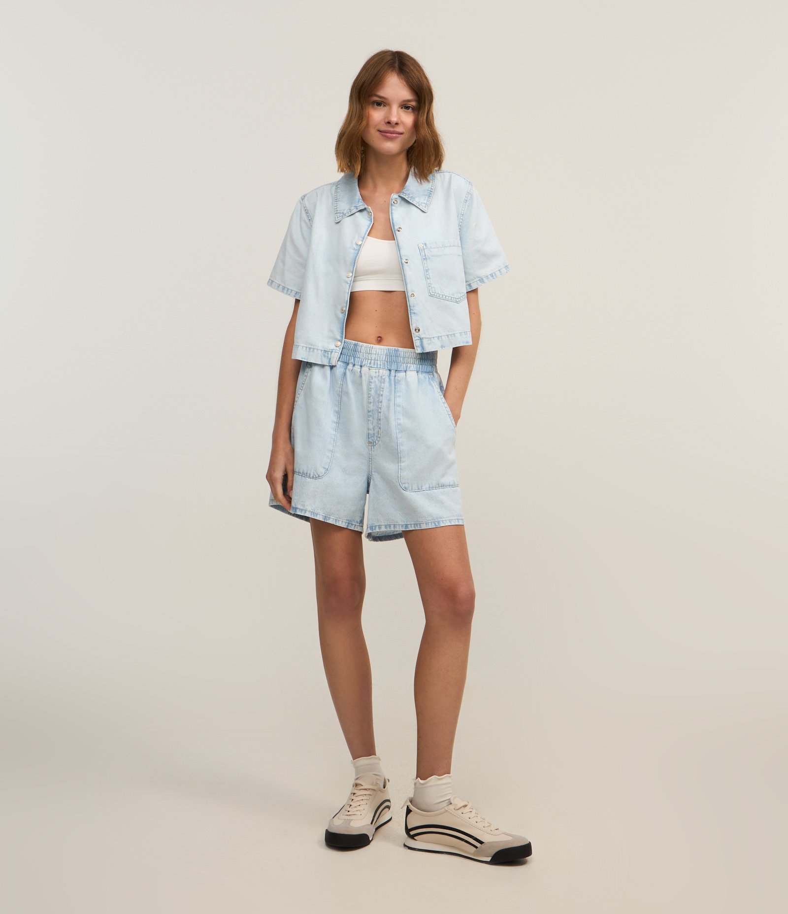 Short Runner em Jeans Delavê com Cós Elástico Azul 1