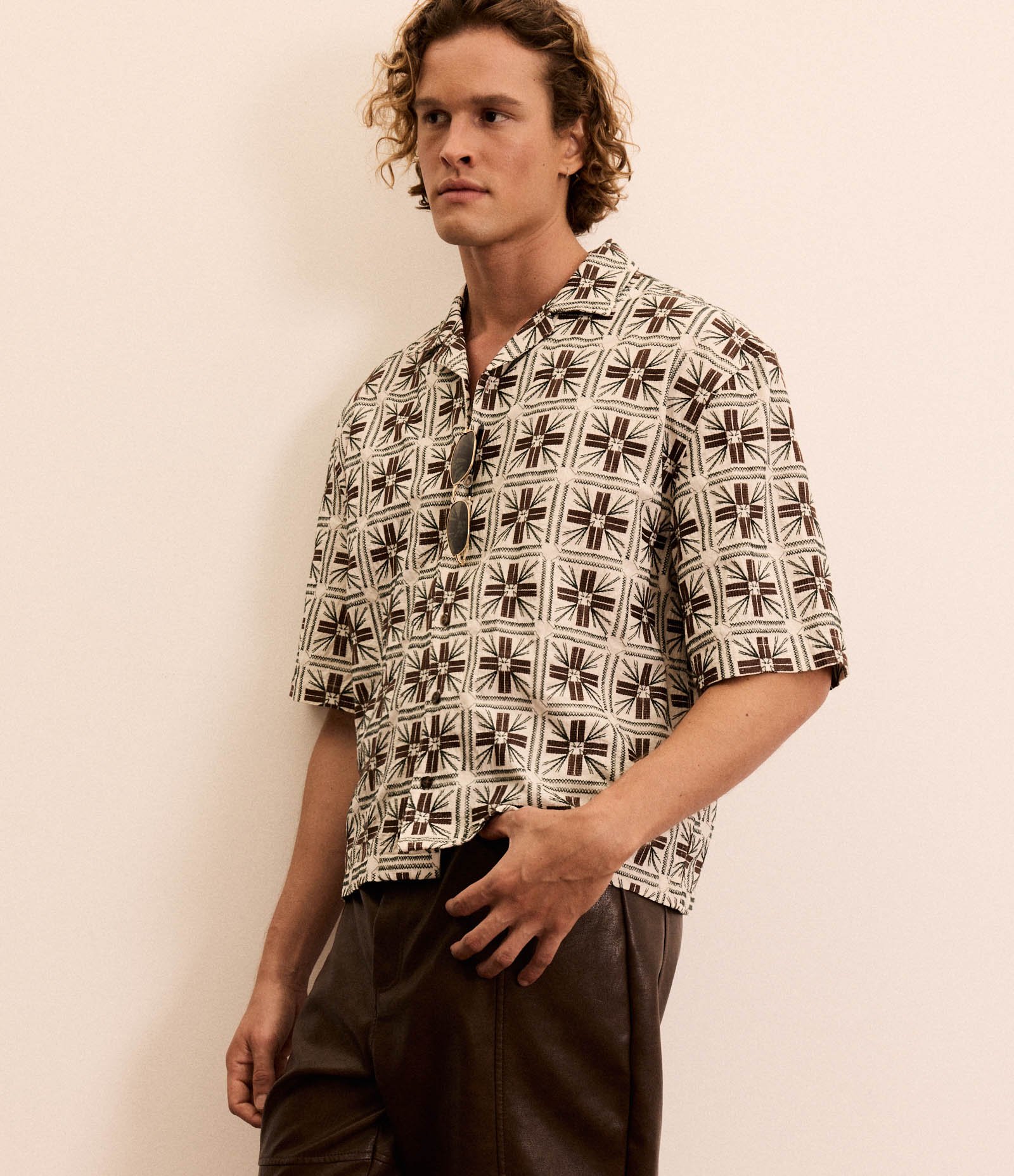 Camisa Texturizada com Bordados Geométricos Cinza 1