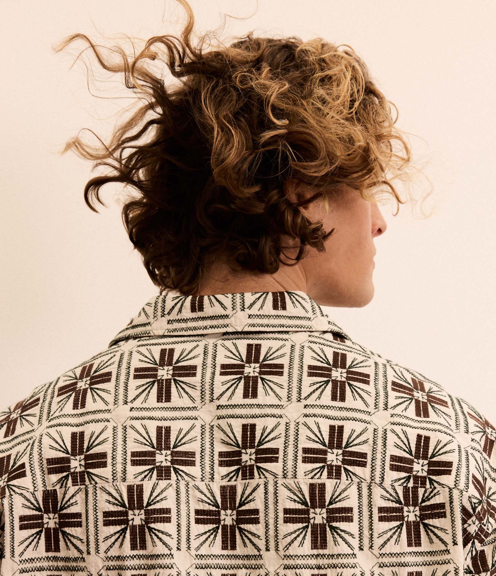 Camisa Texturizada com Bordados Geométricos Cinza 3