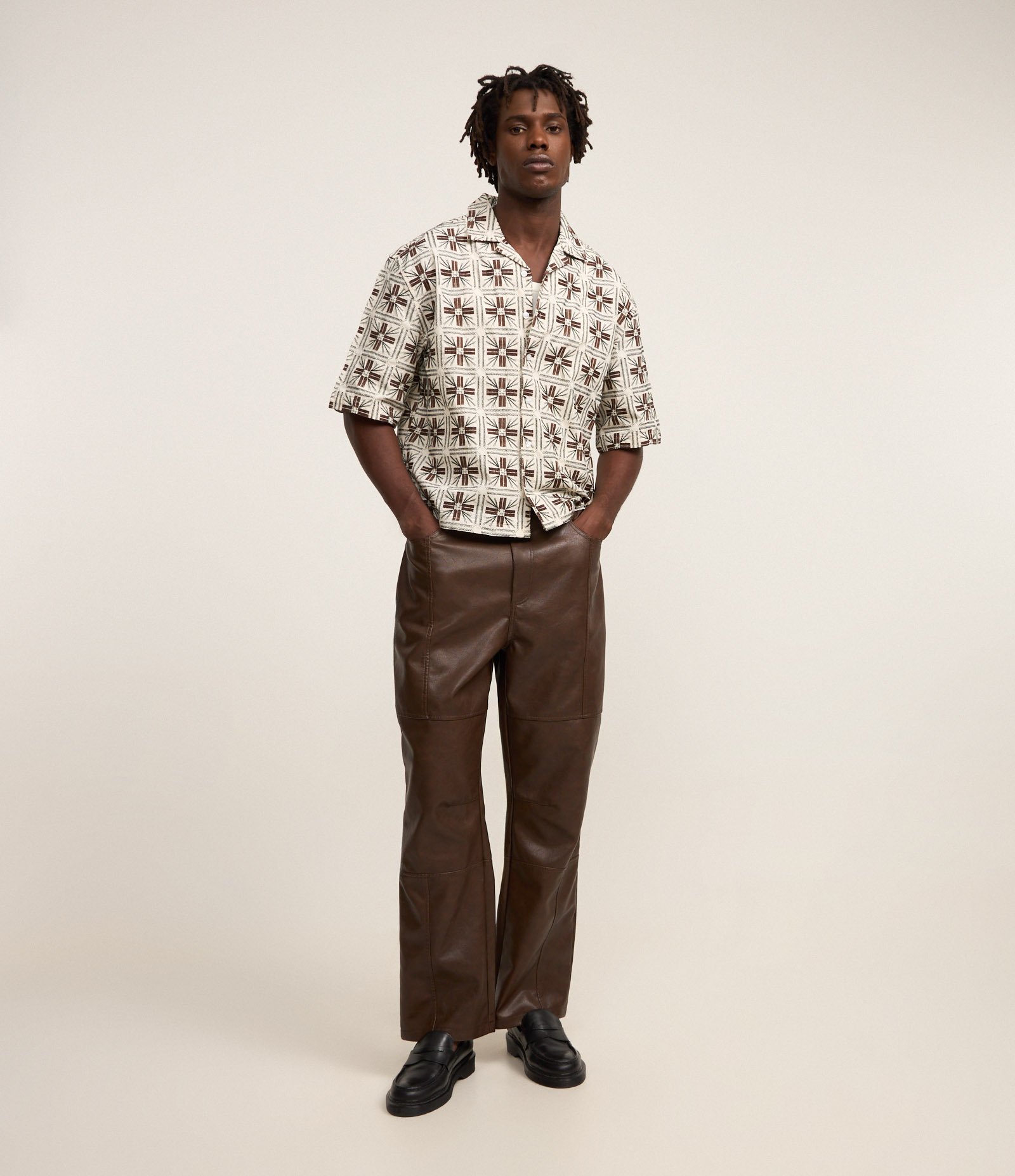 Camisa Texturizada com Bordados Geométricos Cinza 5