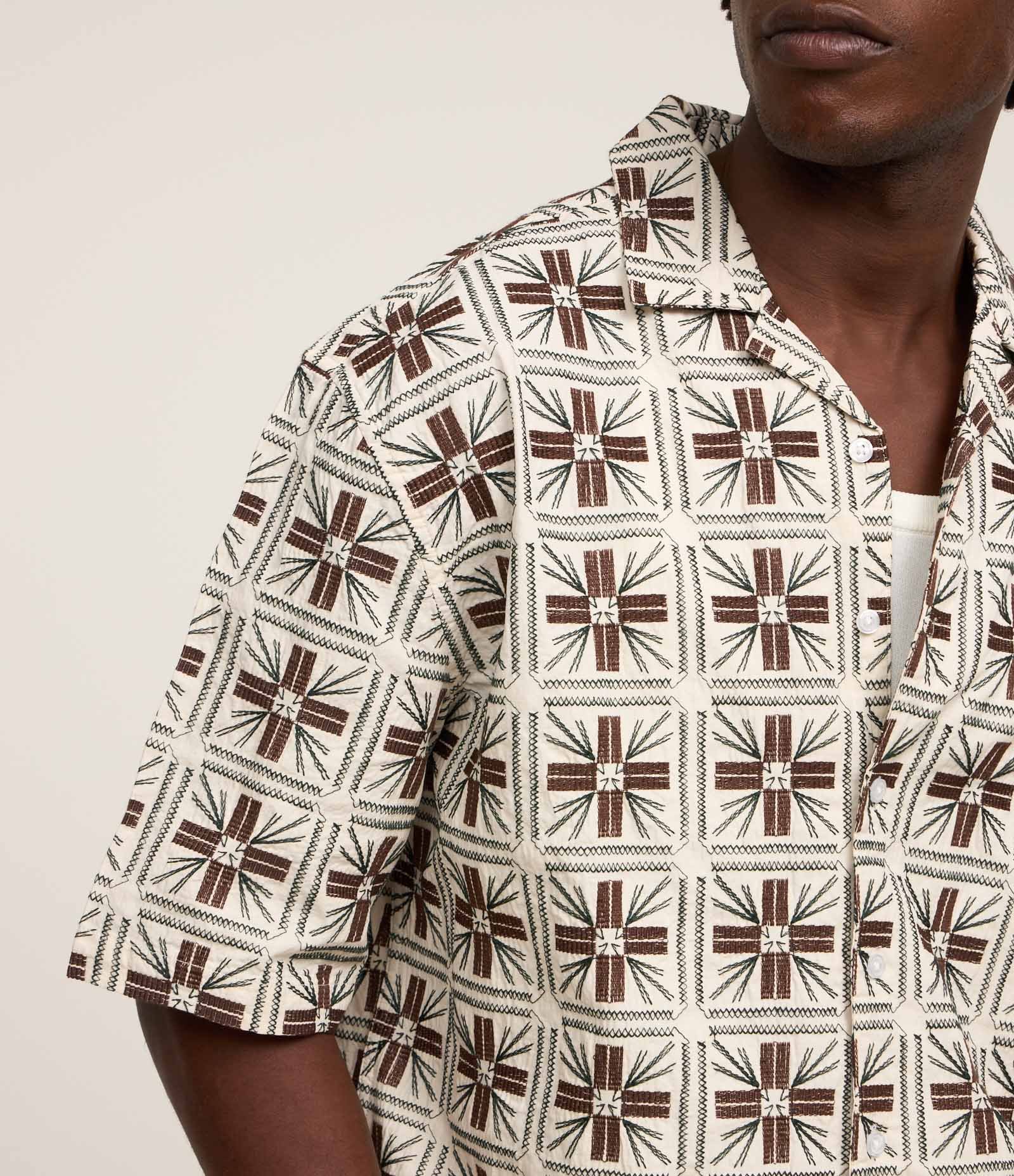 Camisa Texturizada com Bordados Geométricos Cinza 6