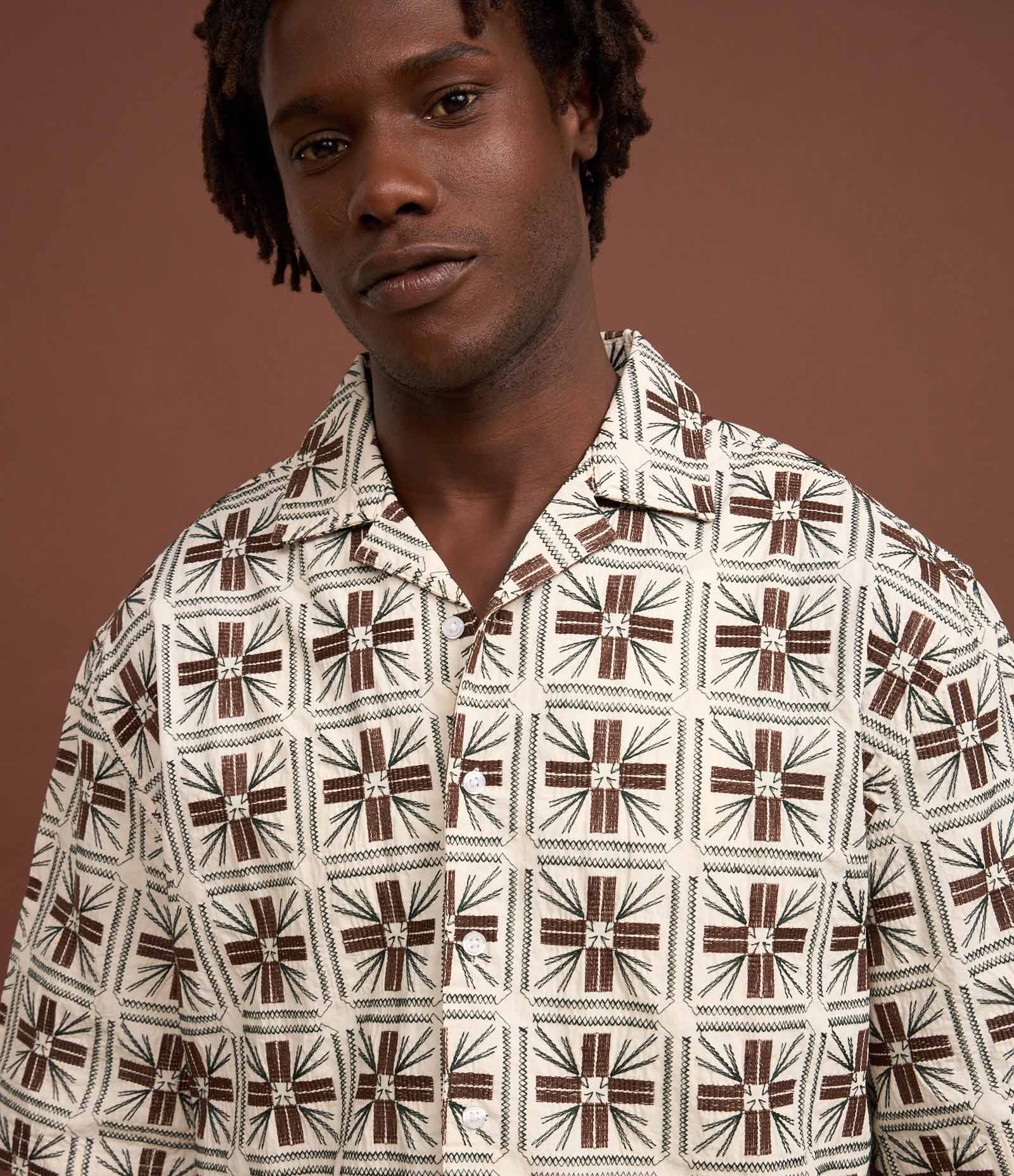 Camisa Texturizada com Bordados Geométricos Cinza 7