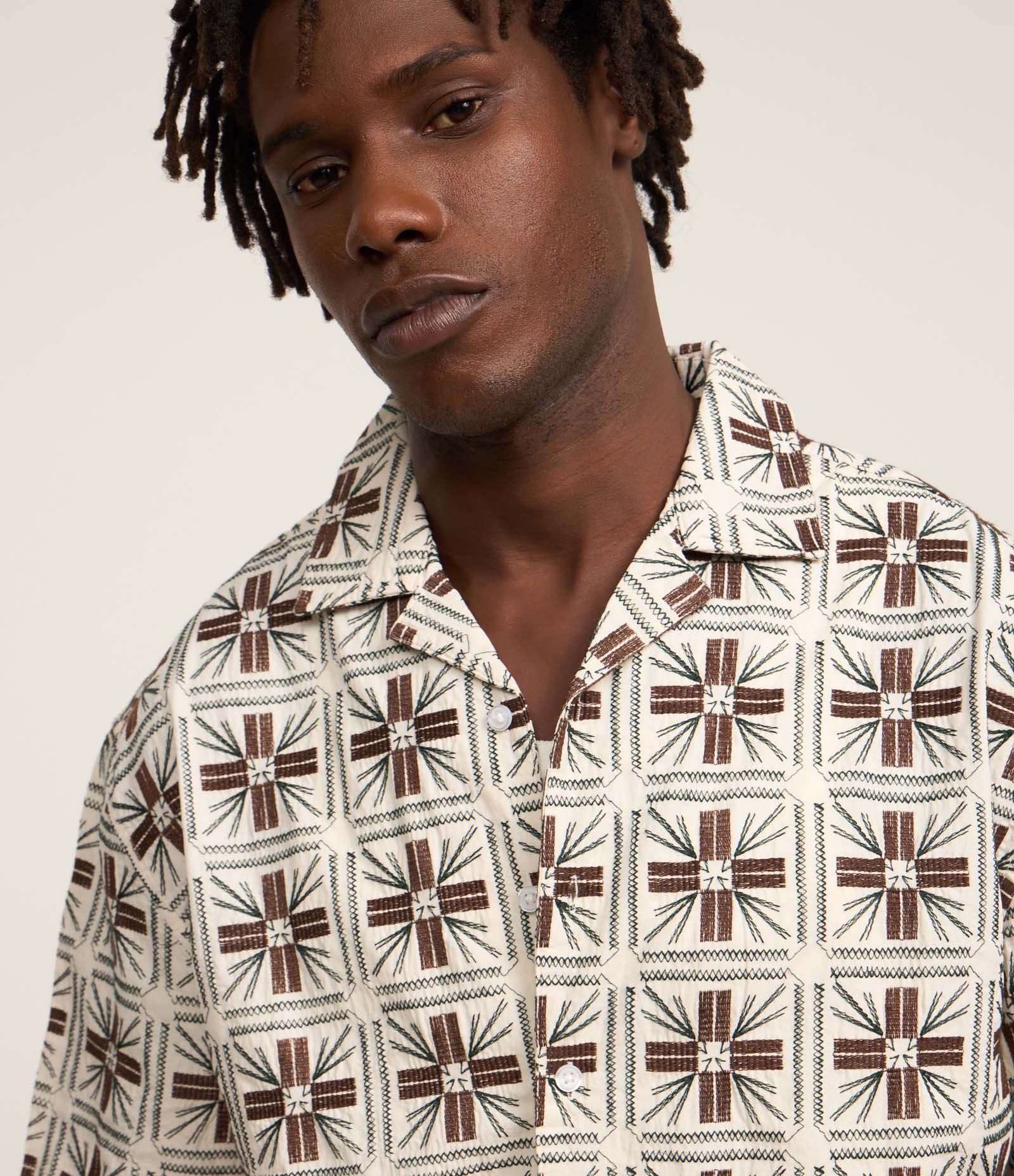 Camisa Texturizada com Bordados Geométricos Cinza 9