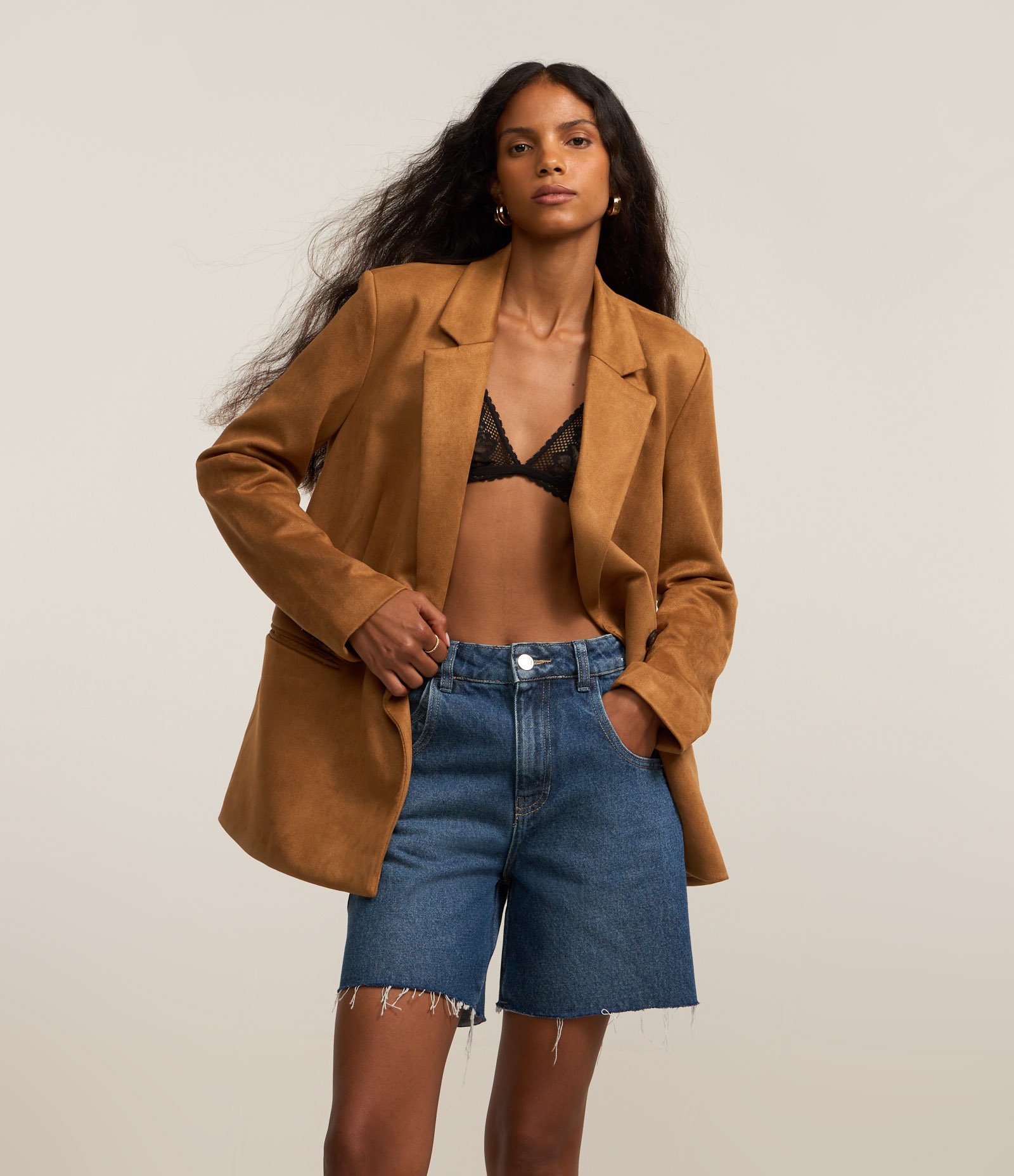 Bermuda Midi em Jeans com Bolso Duplo e Barra Fio Azul Escuro 2