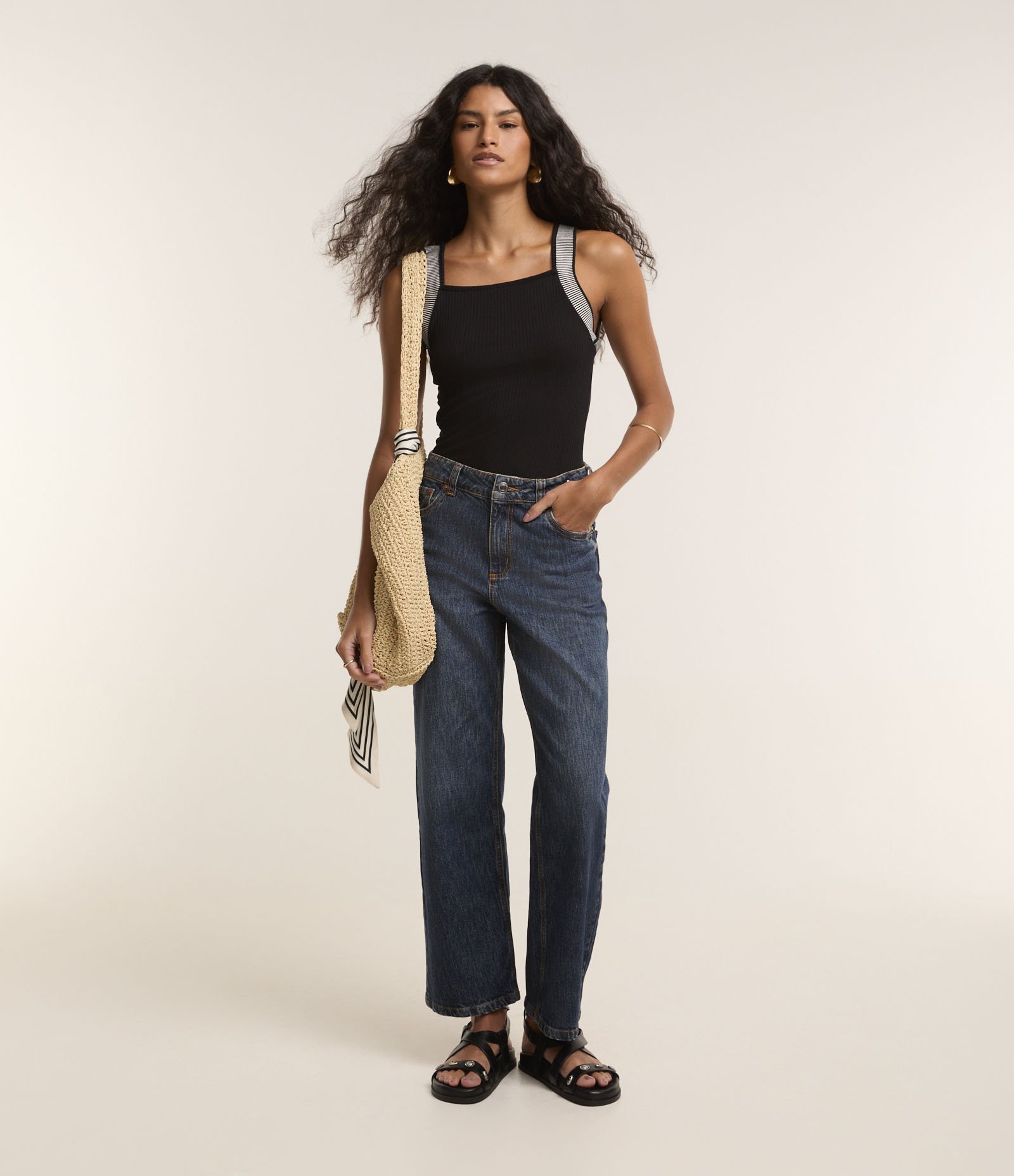 Regata com Decote Quadrado e Alça Contrastante Preto 2