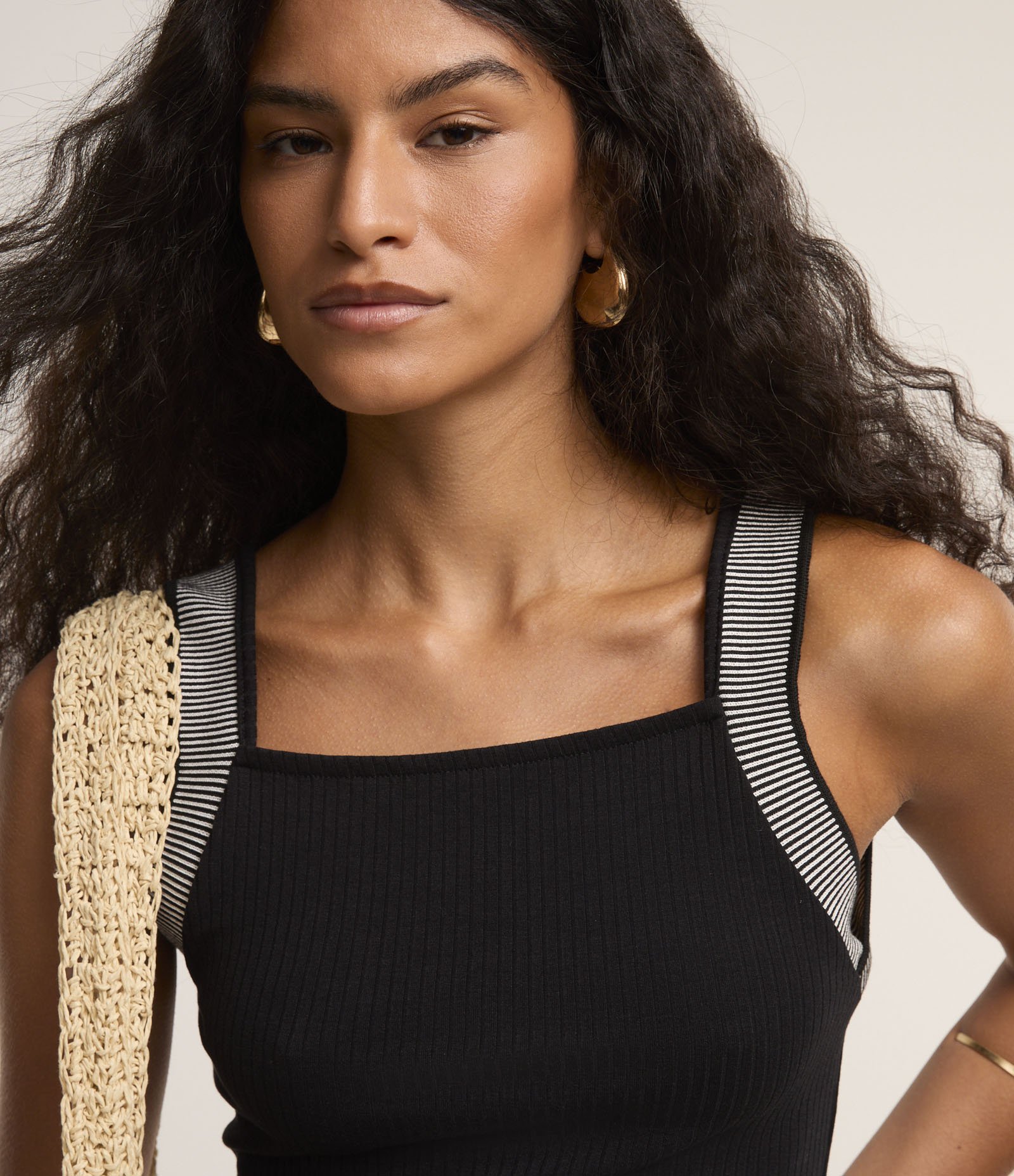 Regata com Decote Quadrado e Alça Contrastante Preto 4