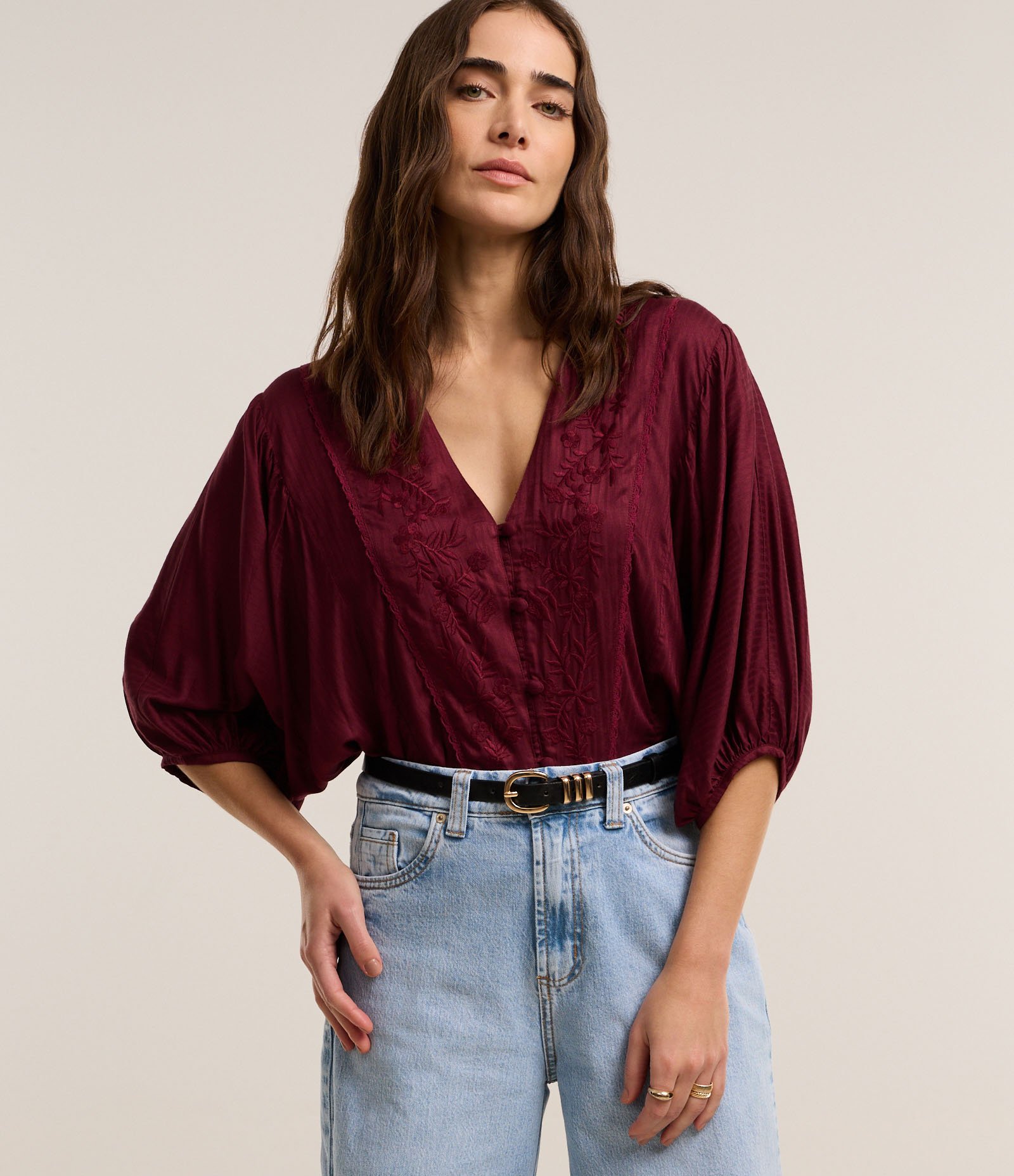 Blusa em Viscose com Abotoamento Frontal e Texturas Bordô 1