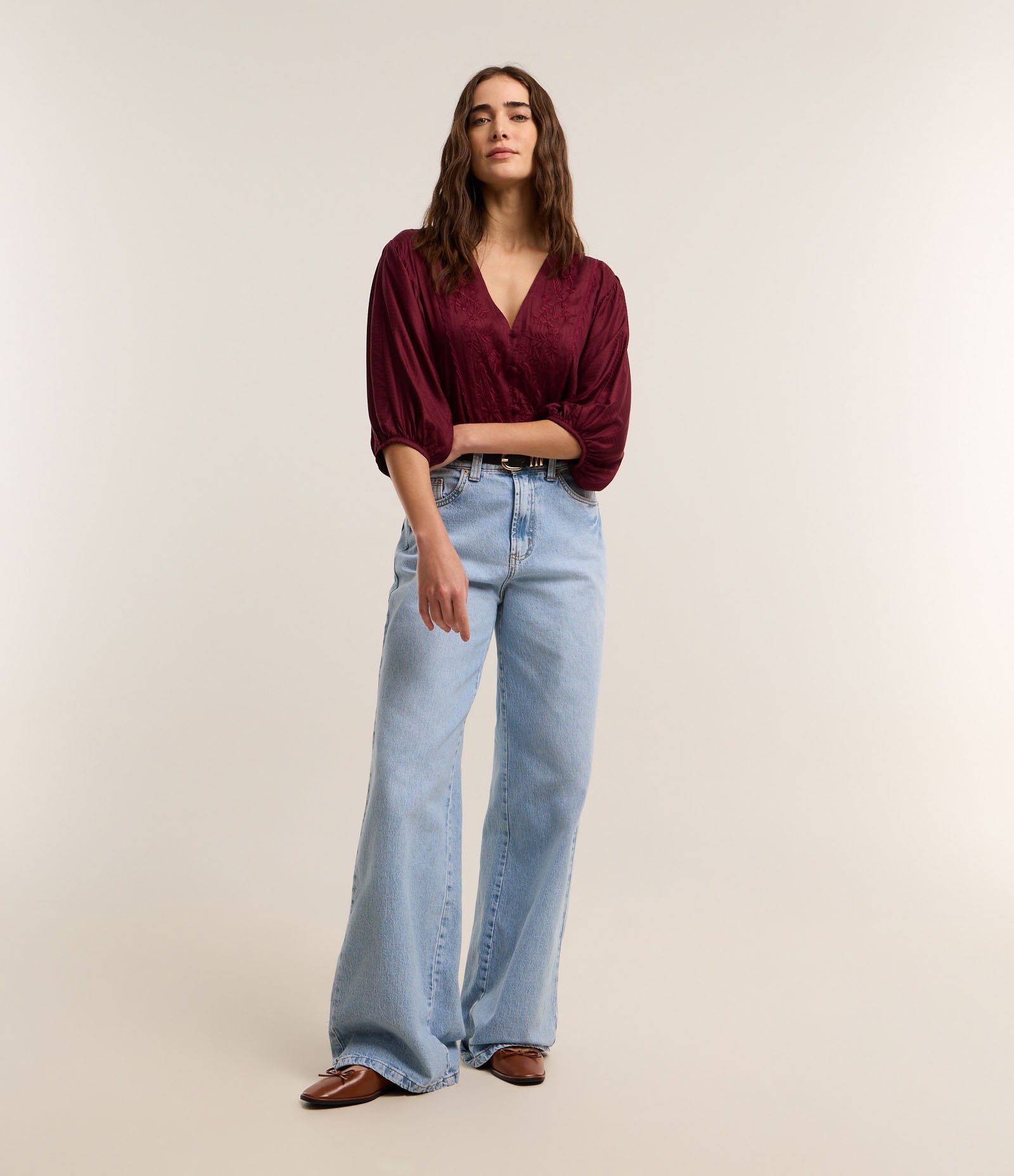 Blusa em Viscose com Abotoamento Frontal e Texturas Bordô 2