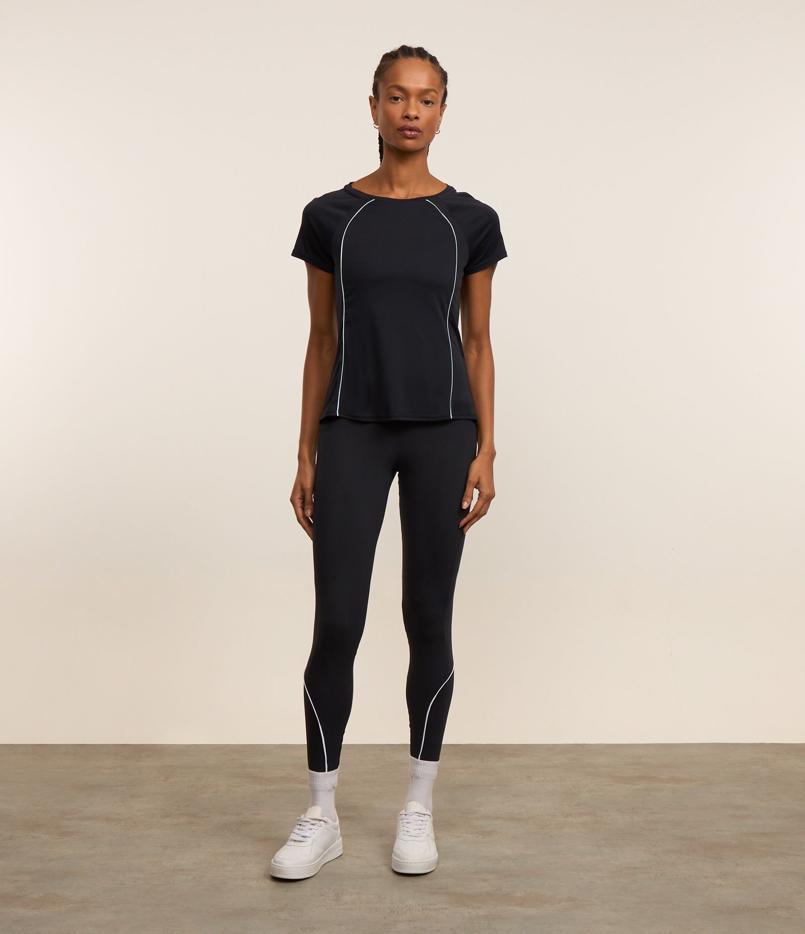 Camiseta Esportiva Manga Curta com Detalhes Contrastantes Azul 2